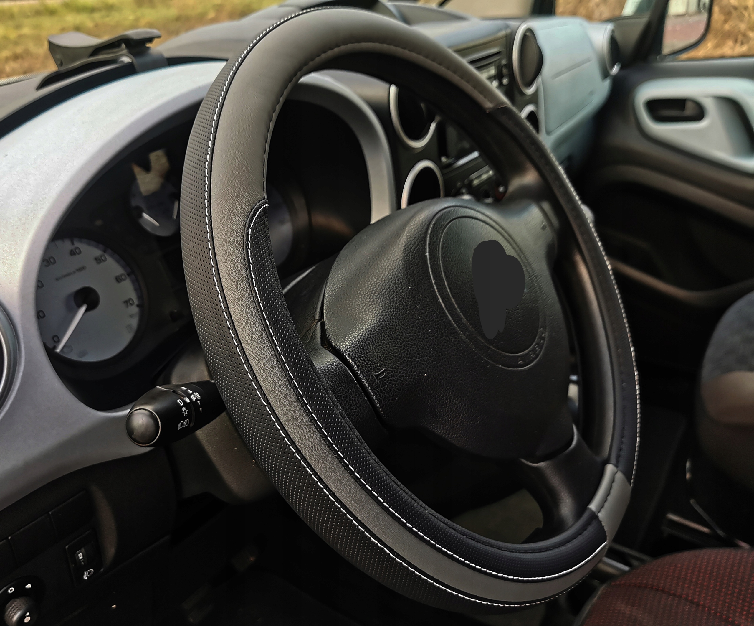 Citroen C1 C2 C3 C4 C5 Berlingo Picasso na kierownice skóra perforowana cz Producent inny