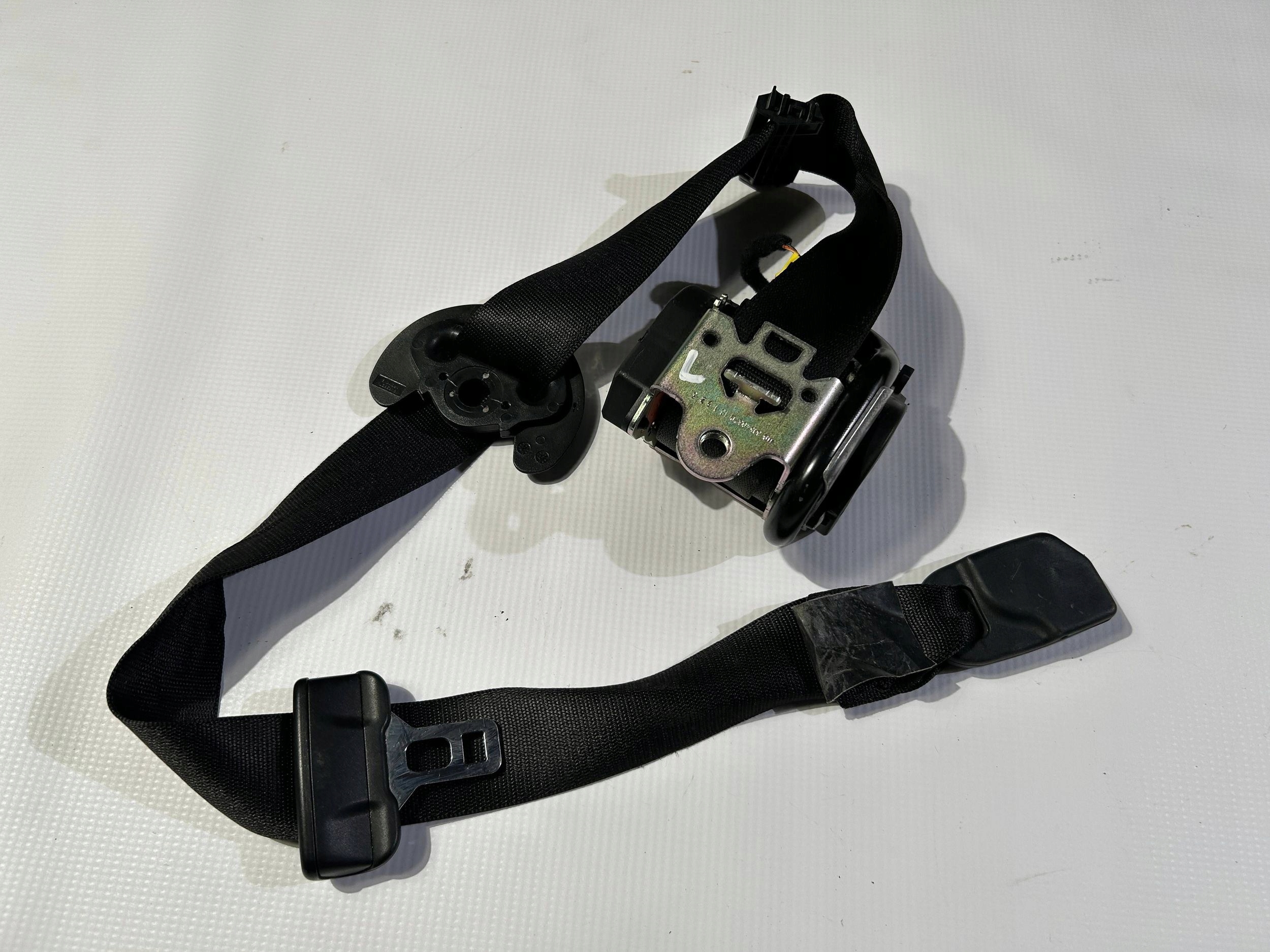 tension belt safety front front left driver´s Maserati Ghibli M157 2013