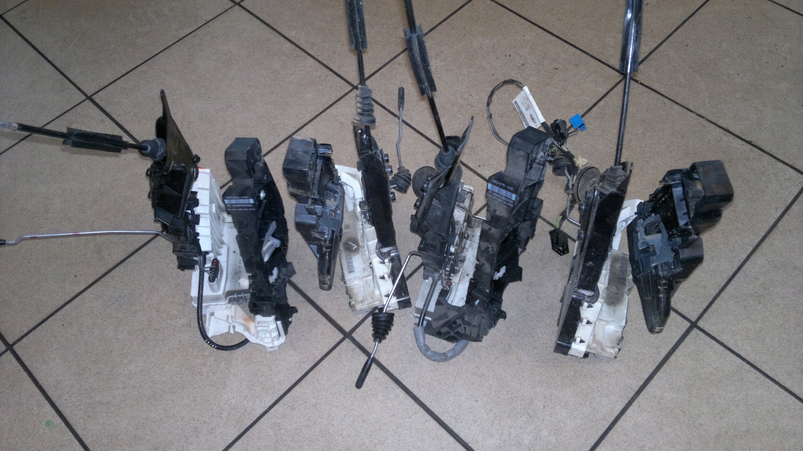 MERCEDES A КЛАС W169 ЗАМОК ДВЕРІ ПЕРЕД КРІПЛЕННЯ