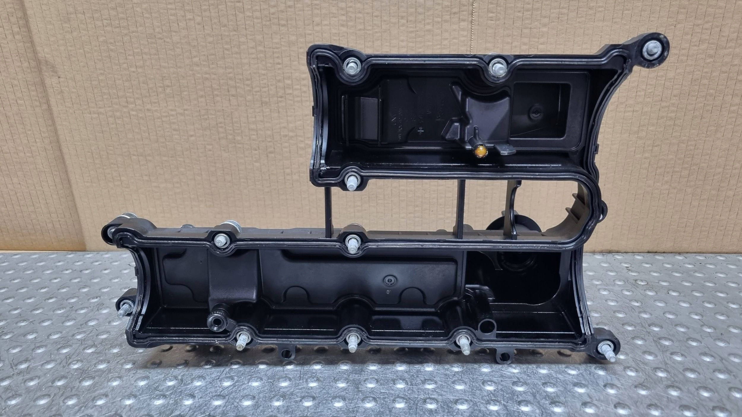 Abdeckung der Ventile BM5G-6M293-DG FORD FOCUS MK3 C-MAX MK2 VOLVO 1.6 ECOBOOST