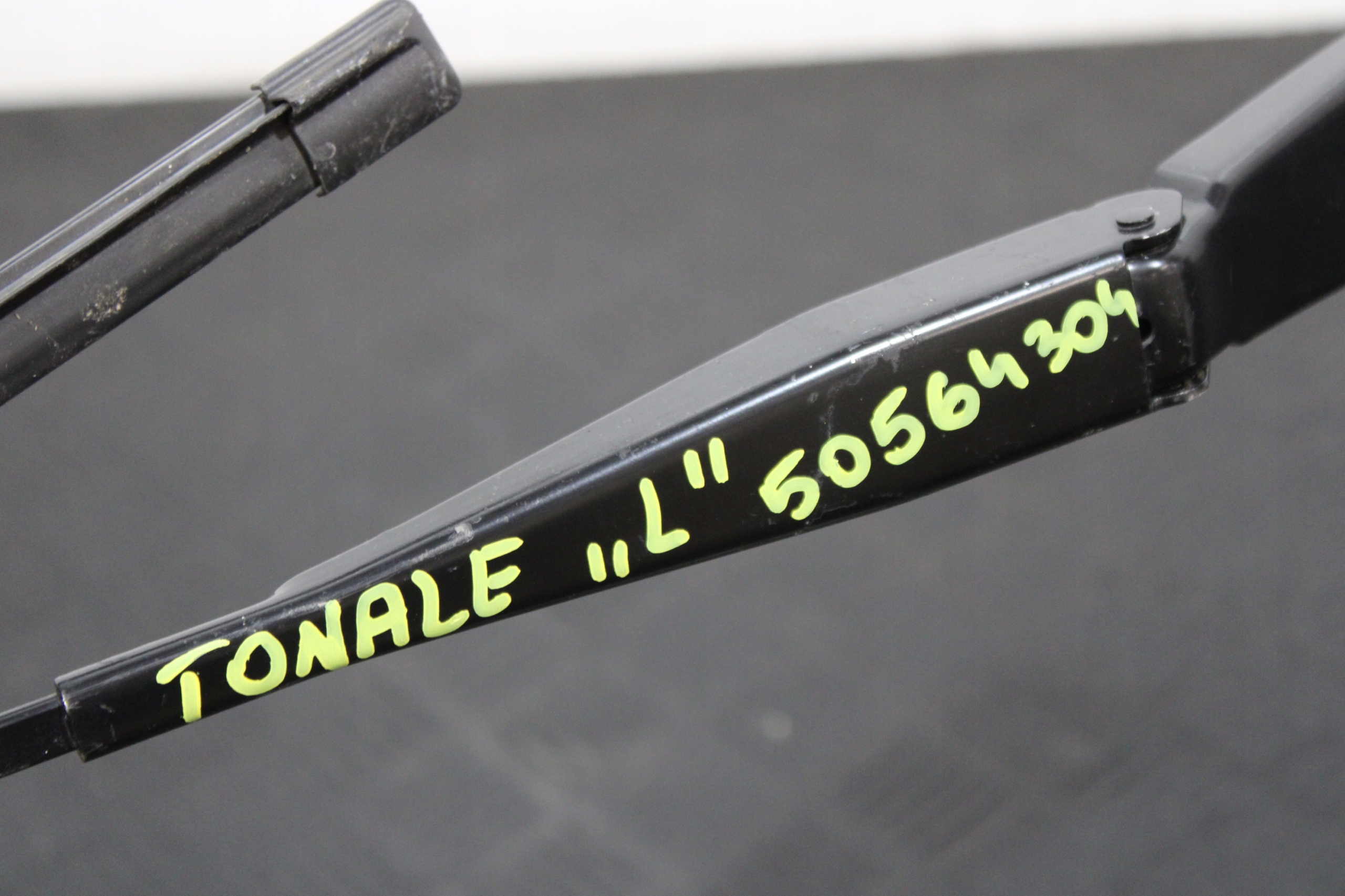 wiper arm left 50564304 ALFA ROMEO TONALE