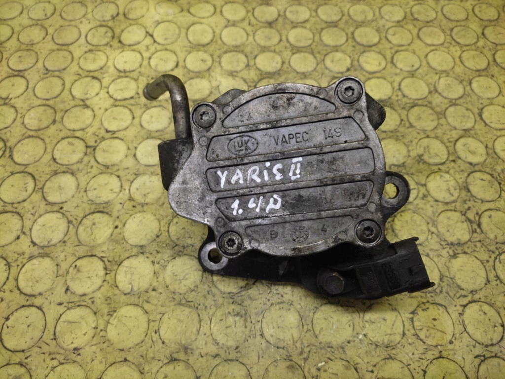 TOYOTA YARIS II 1.4 D Pompa VACUM ST576M2