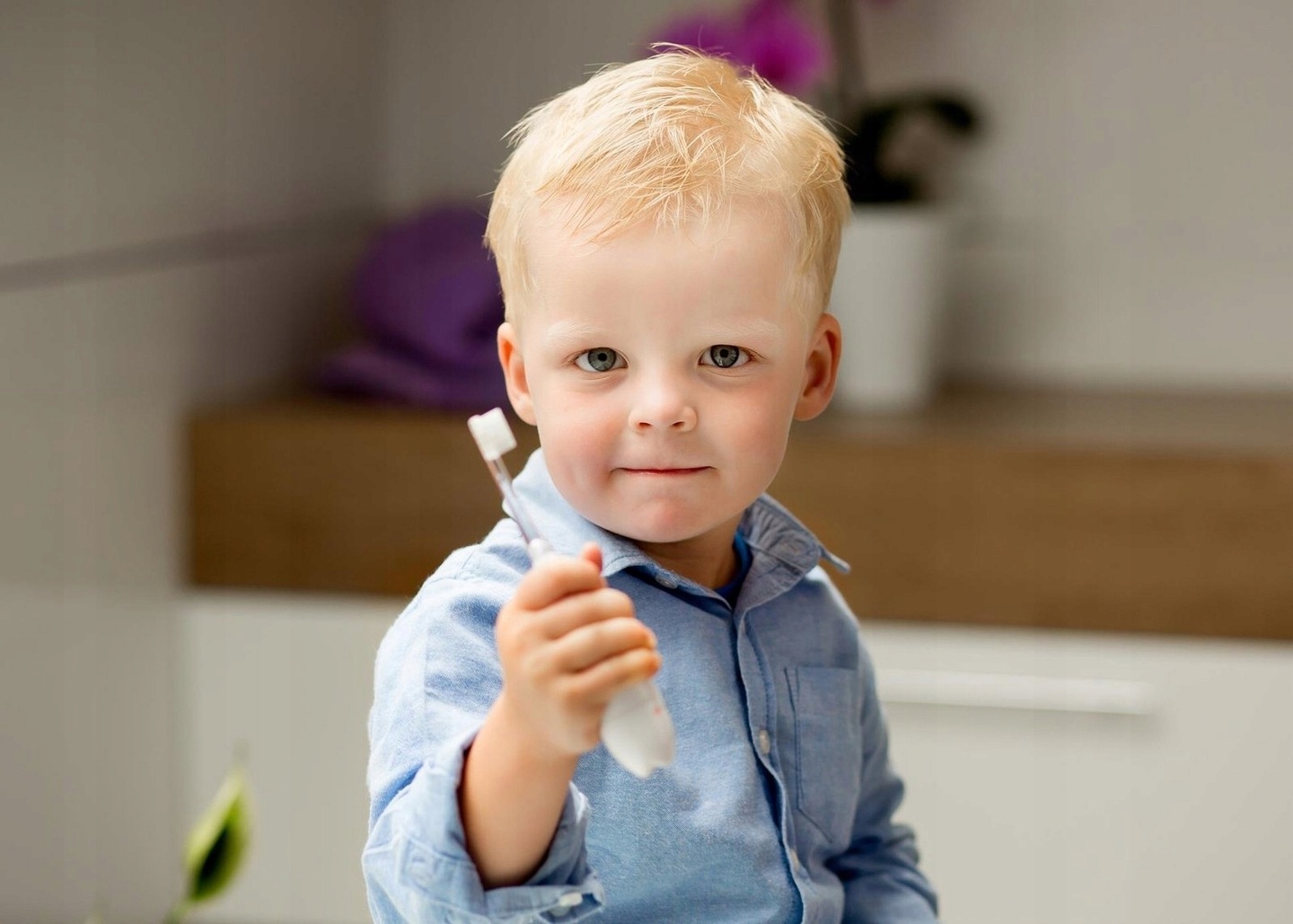 MERIDEN KIDDY SONICZNA SZCZOTECZKA DLA DZIECI 0-4L Kolor dominujący odcienie niebieskiego