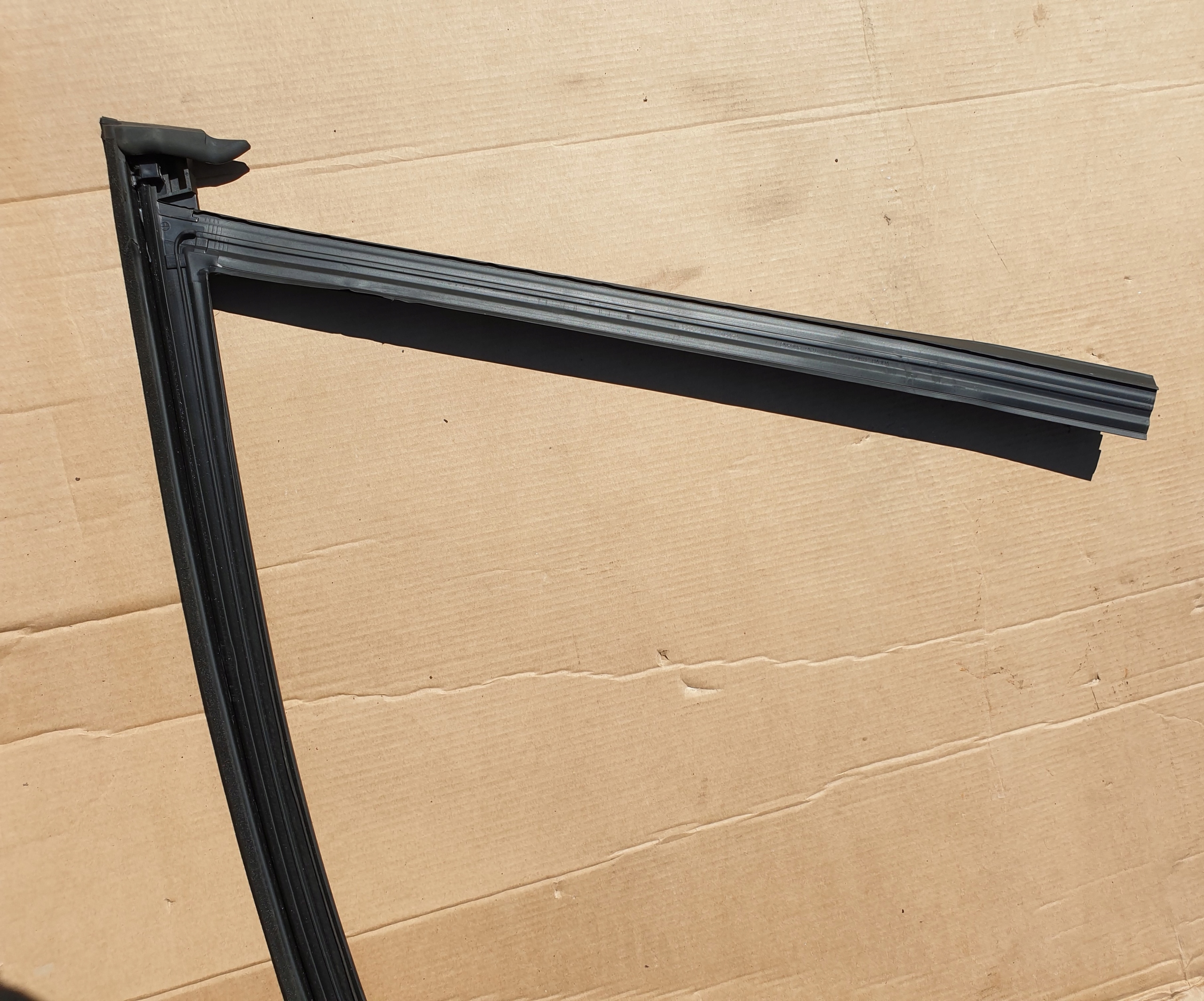 gasket frame PROWADNICA windows door right front VOLVO XC40 OE