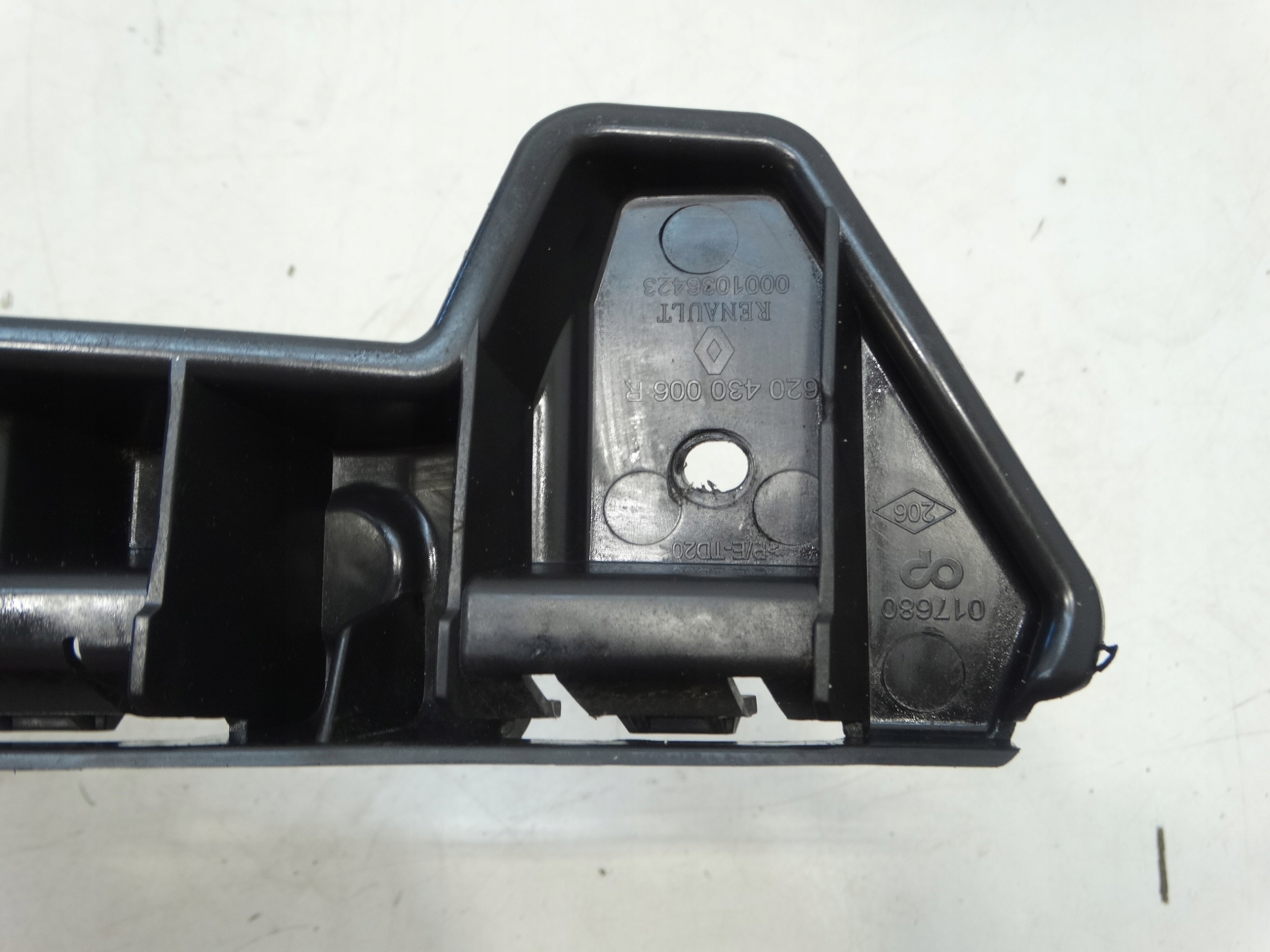 console bumper bracket left front RENAULT MASTER III 620430006R