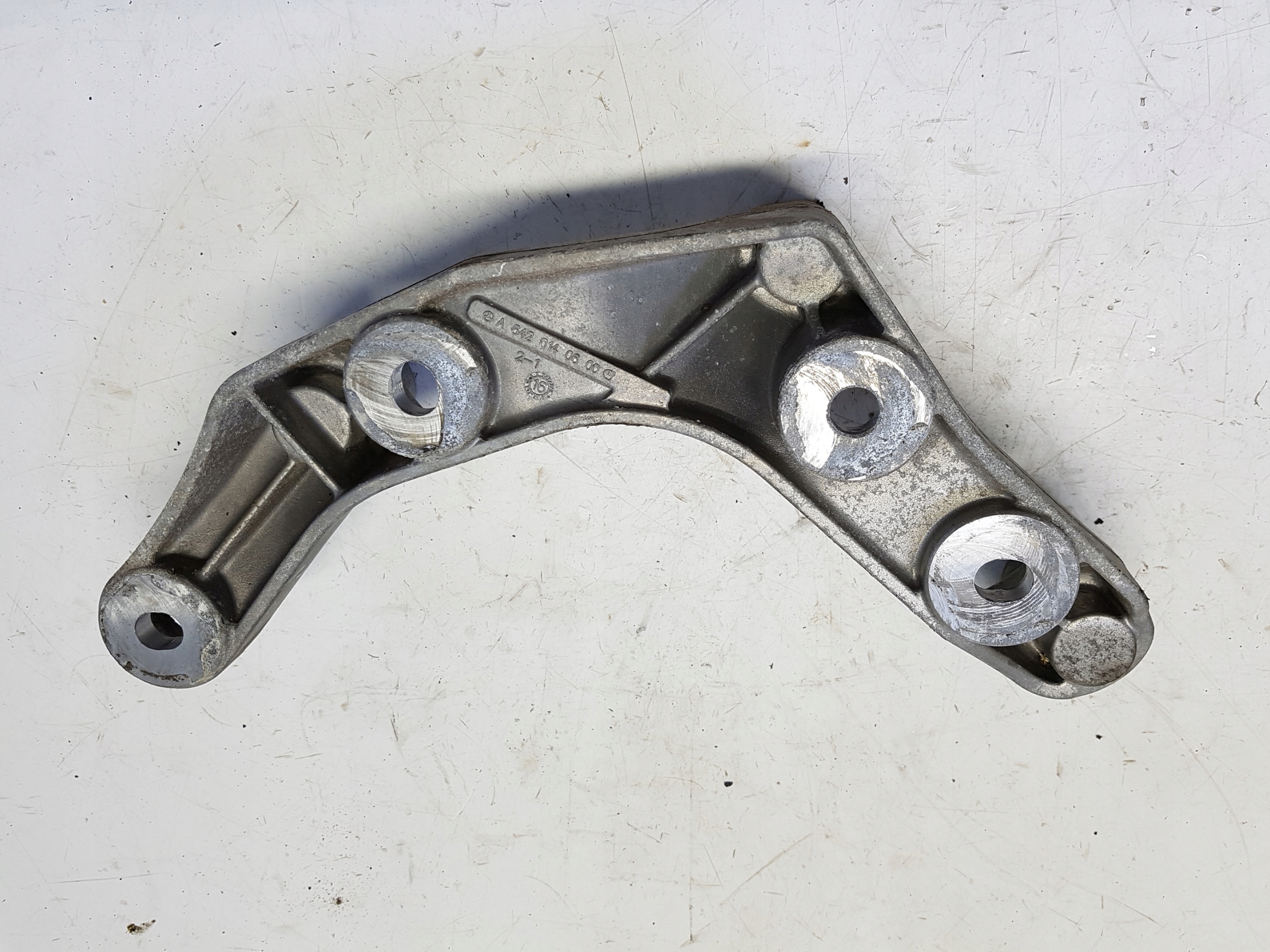 MERCEDES W205 support holder A6420140600