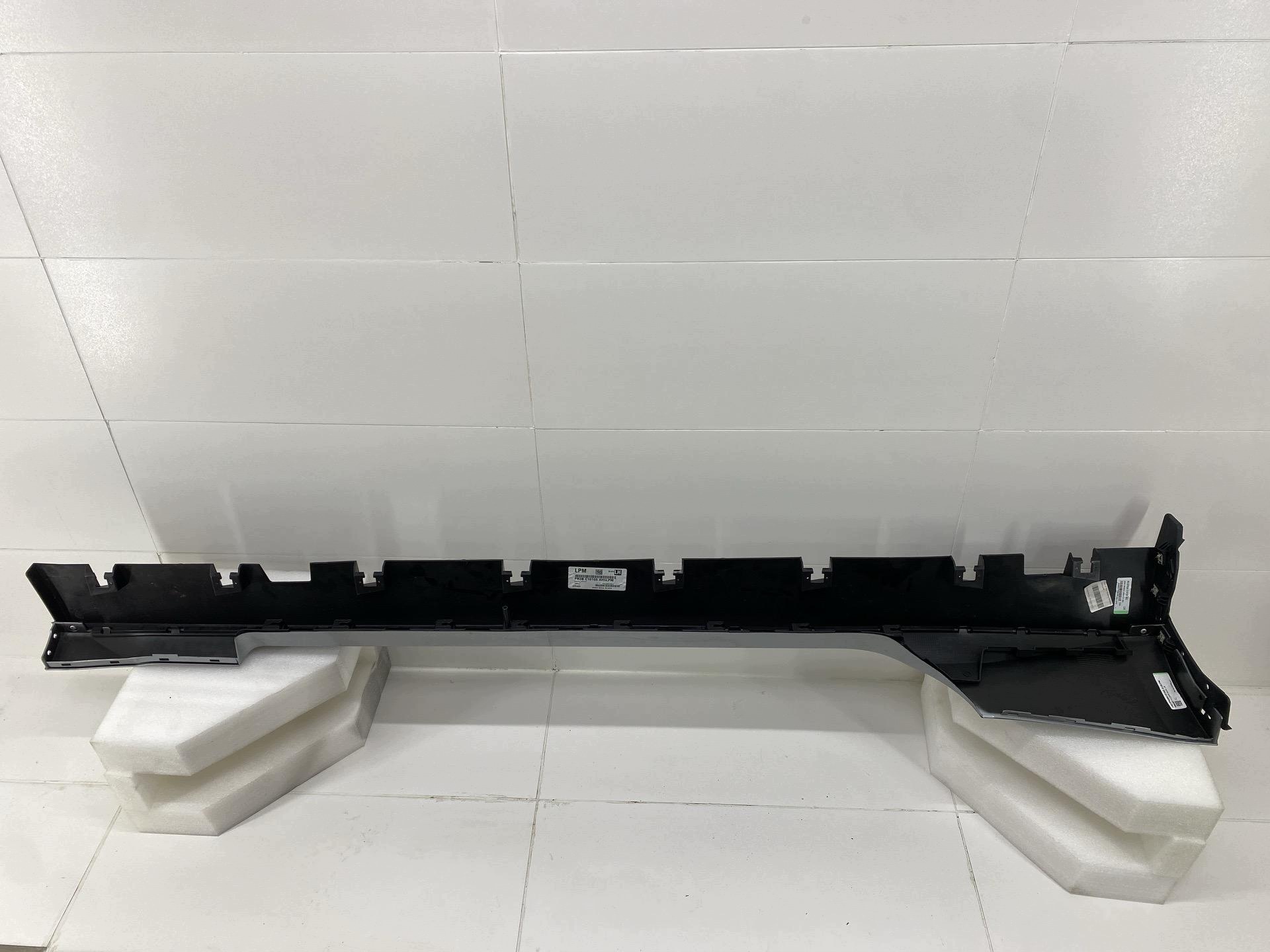 moulding threshold exterior left side Ford Mustang 6 S550 facelift 2022