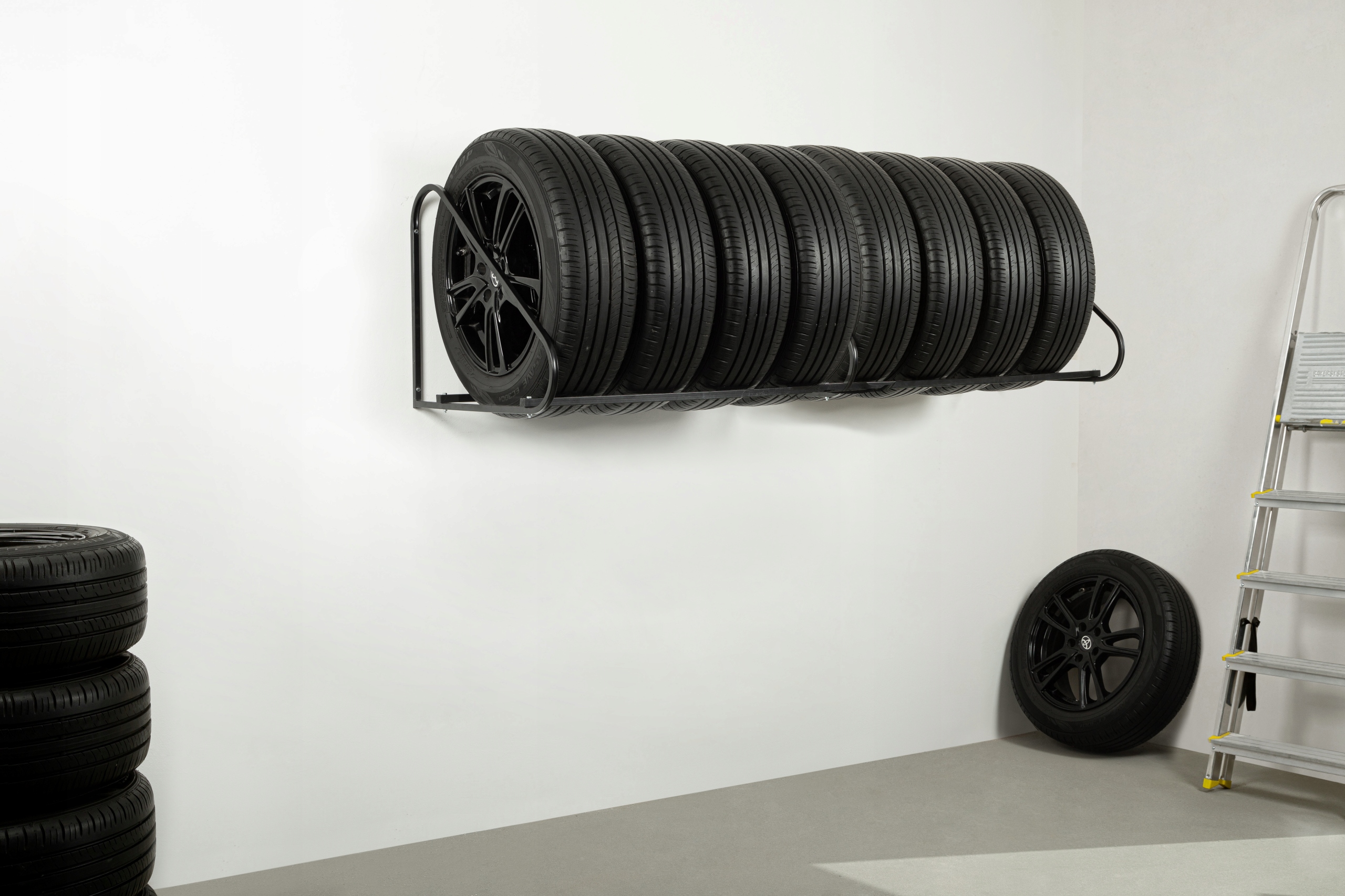 WIESZAK NA 8 OPON KÓŁ FELG STOJAK PÓŁKA NA ŚCIANĘ NA OPONY UNIWERSALNY