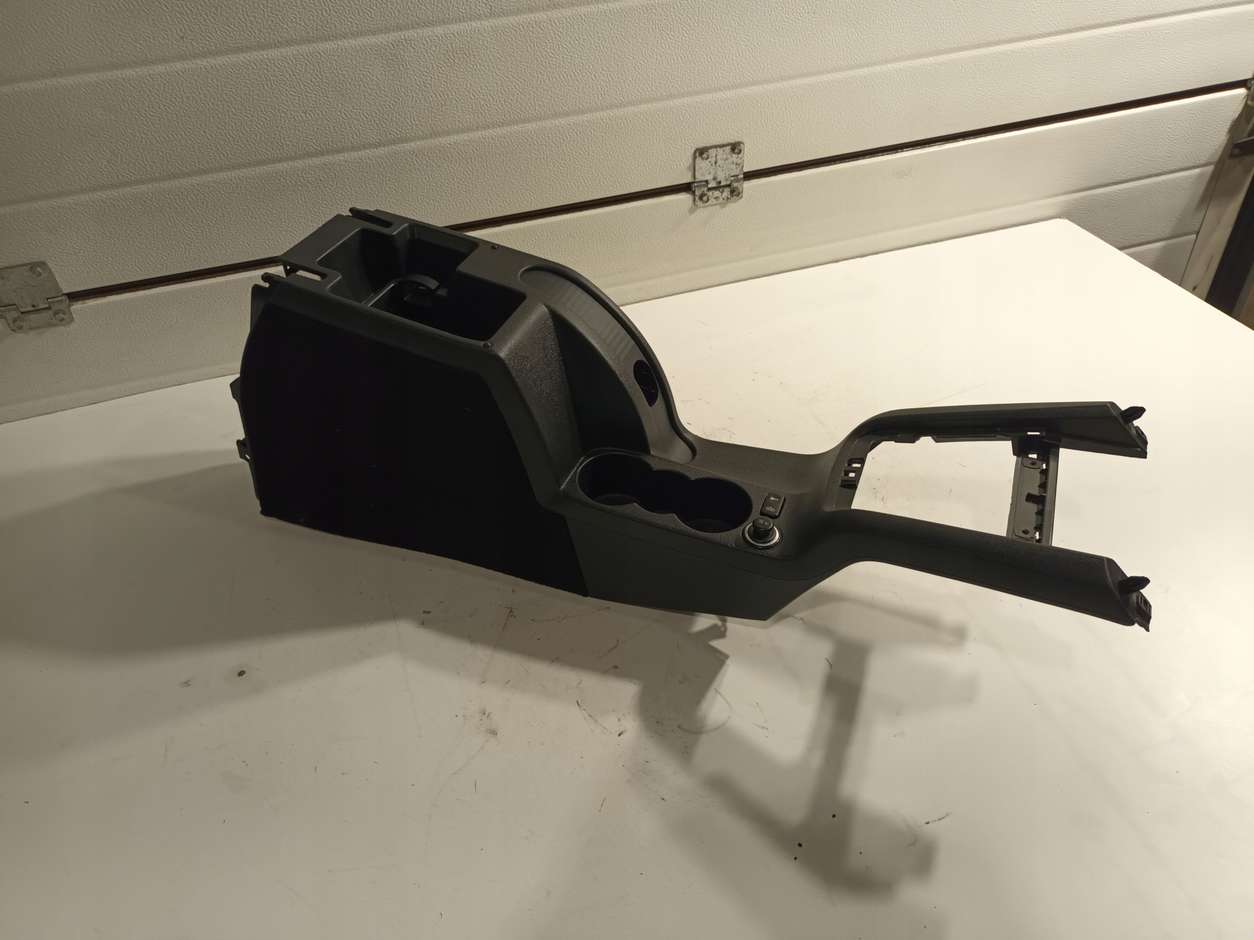 OCTAVIA II TUNEL central armrest 1Z1863241