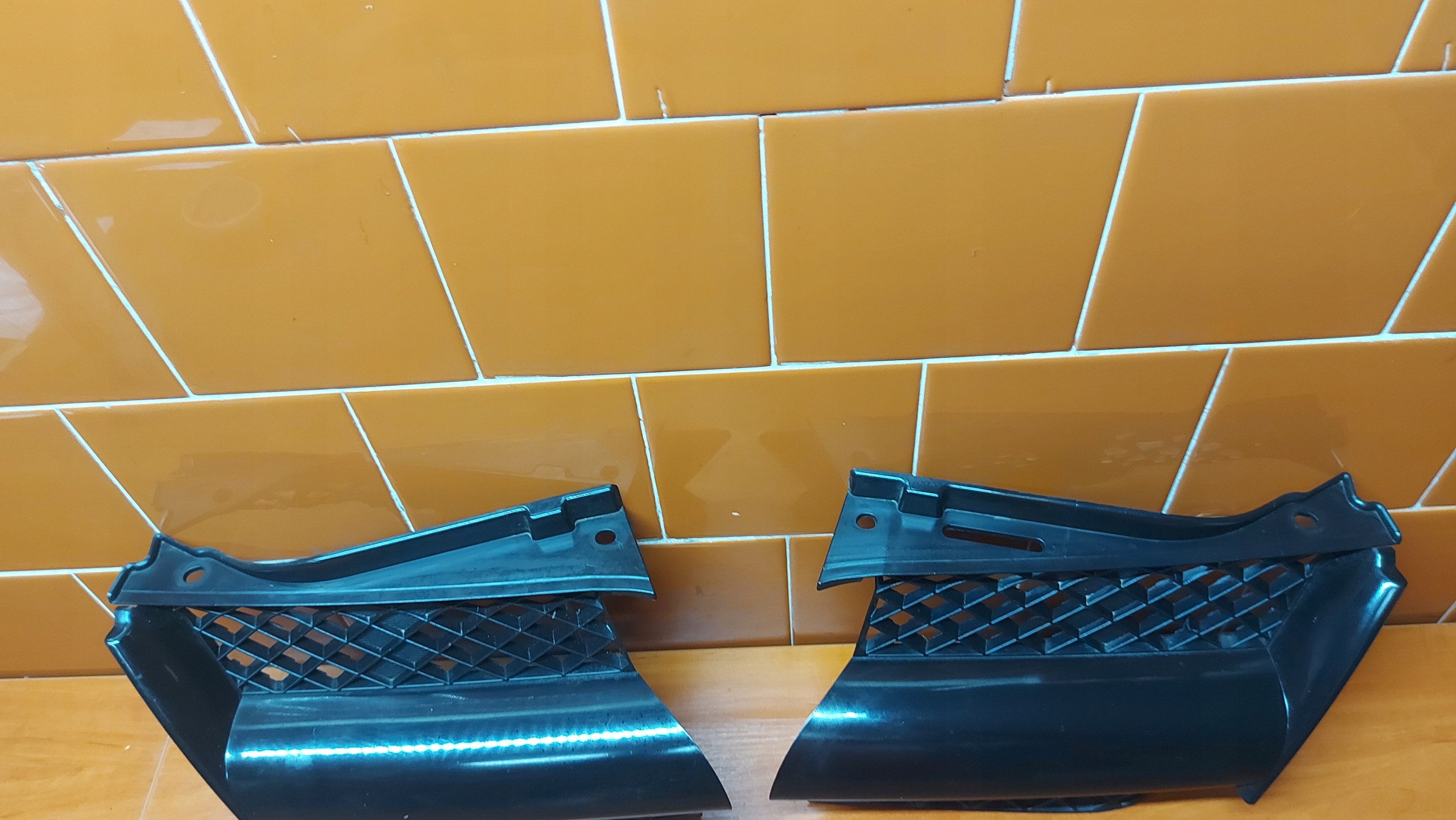 grill grille of a bumper front front left right right MITSUBISHI OUTLANDER and