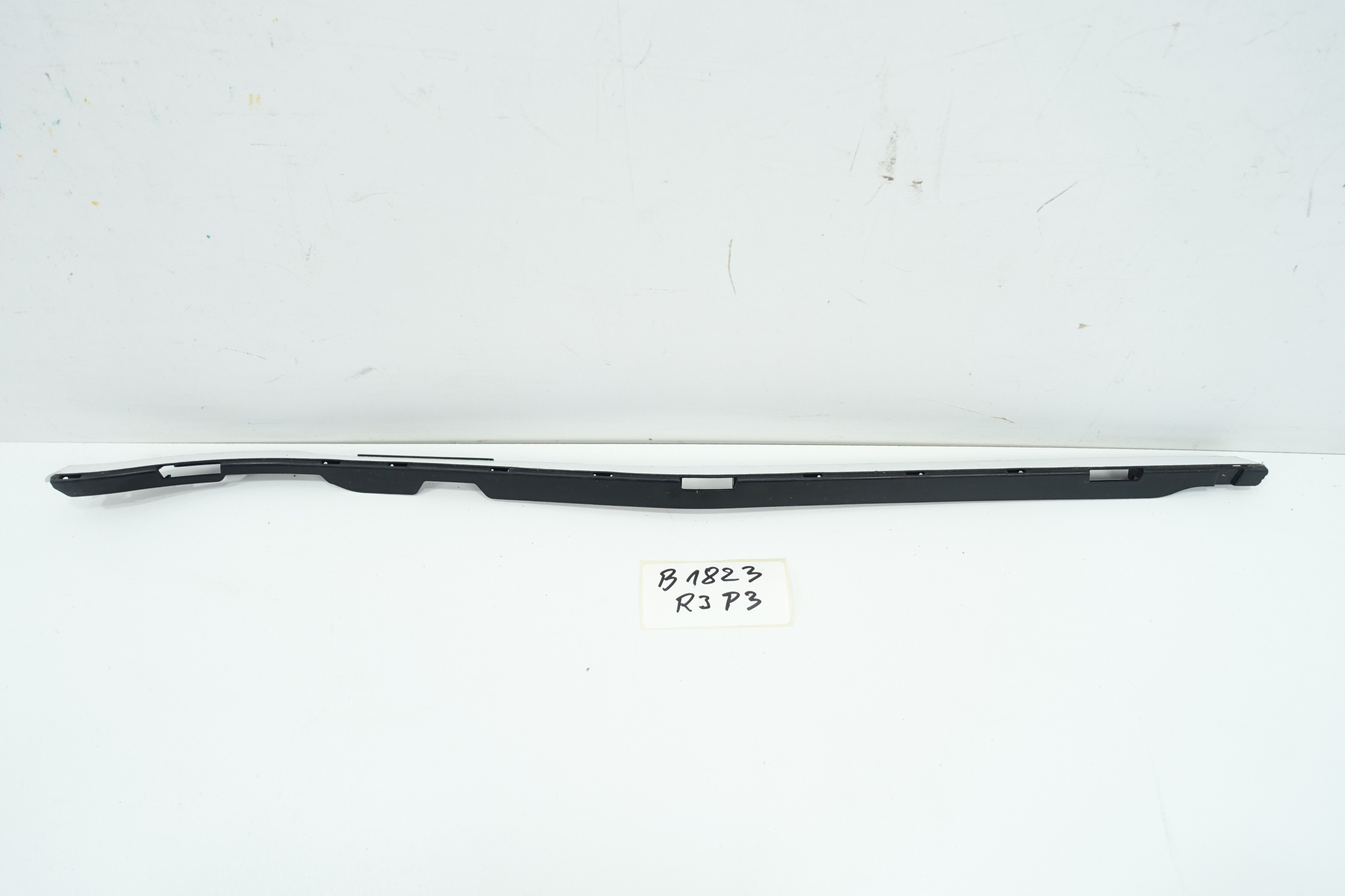 8W0807900B - Крепежная планка заднего бампера AUDI A4 B9 8W0