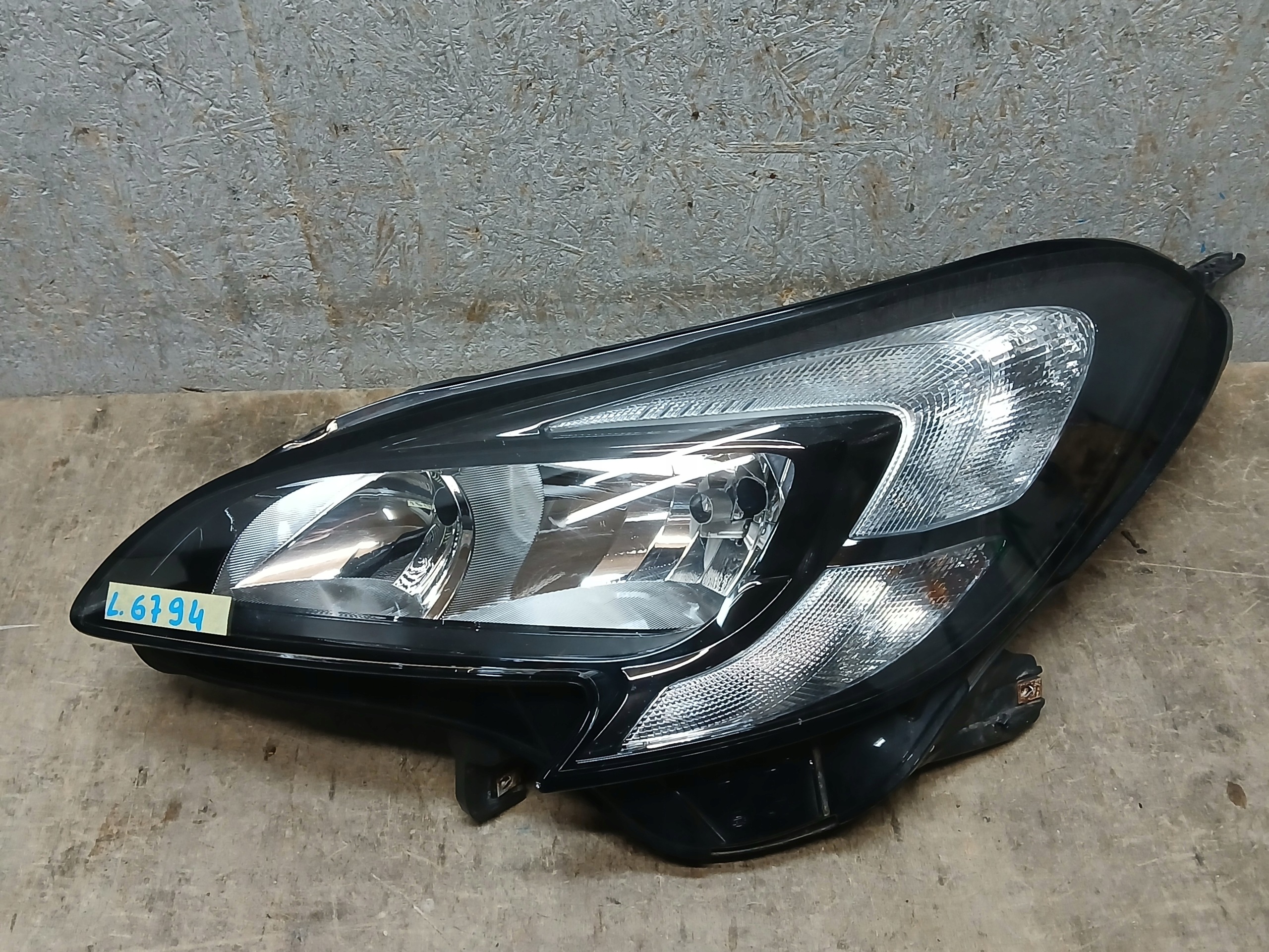 světlo předek levá OPEL CORSA E 39108222