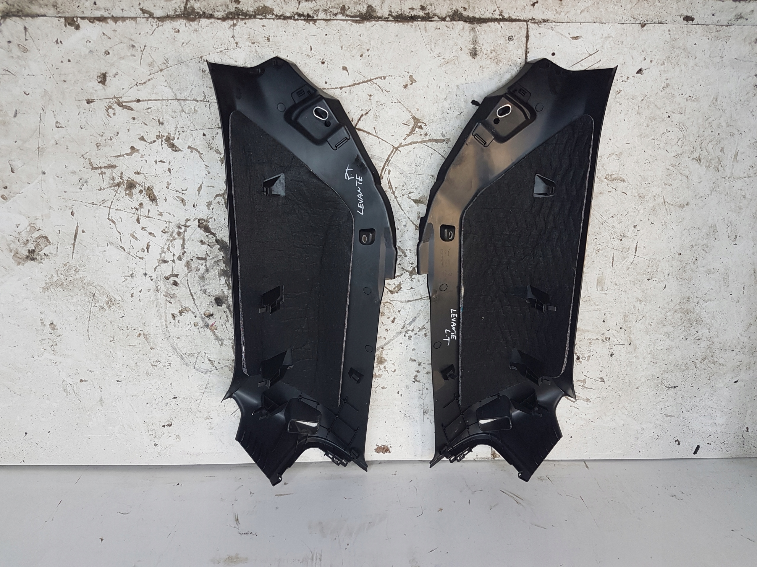 MASERATI LEVANTE cover side KANAPY 670040380
