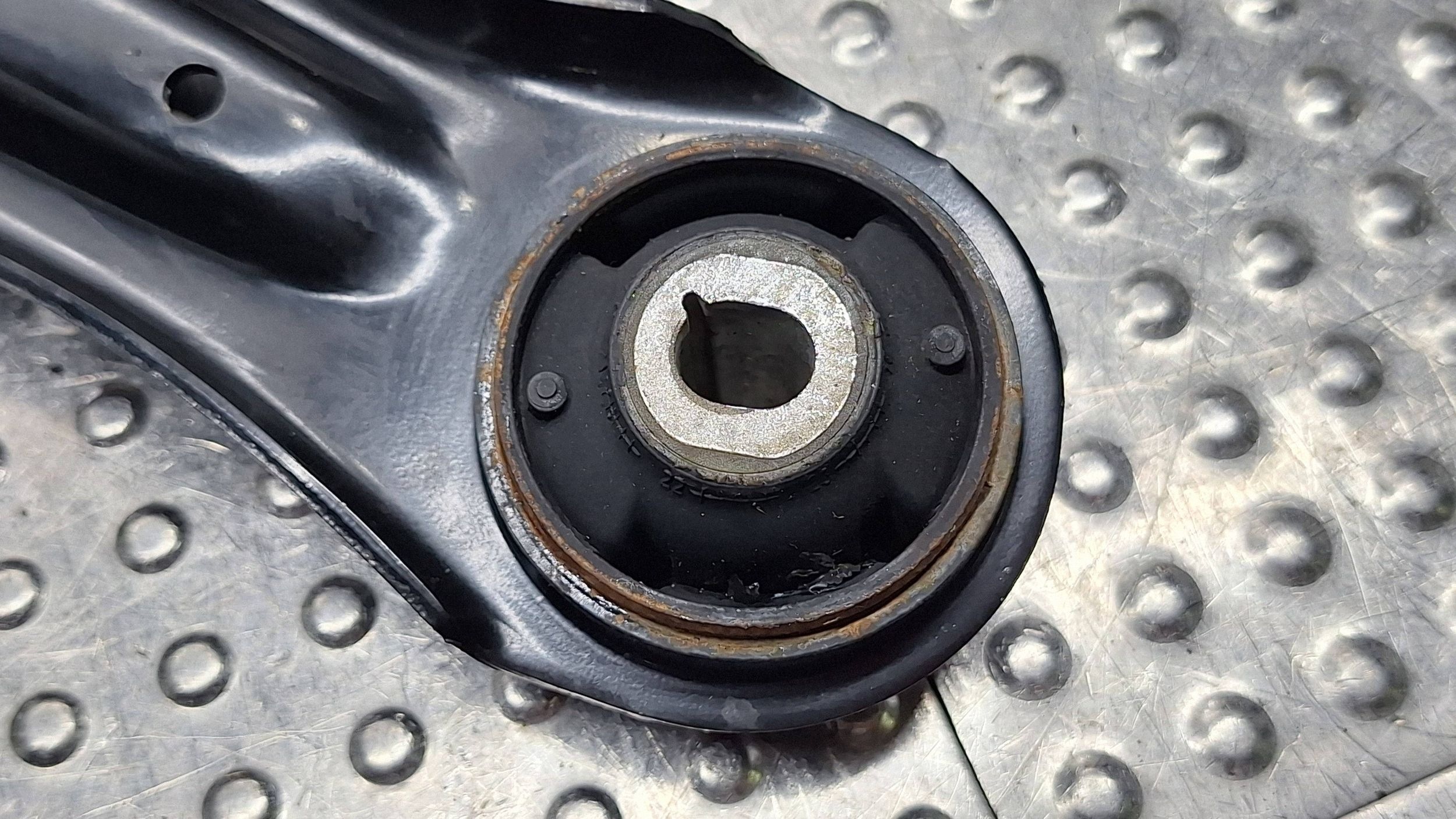 arm left front L1TC-3051-AB FORD PUMA MK2