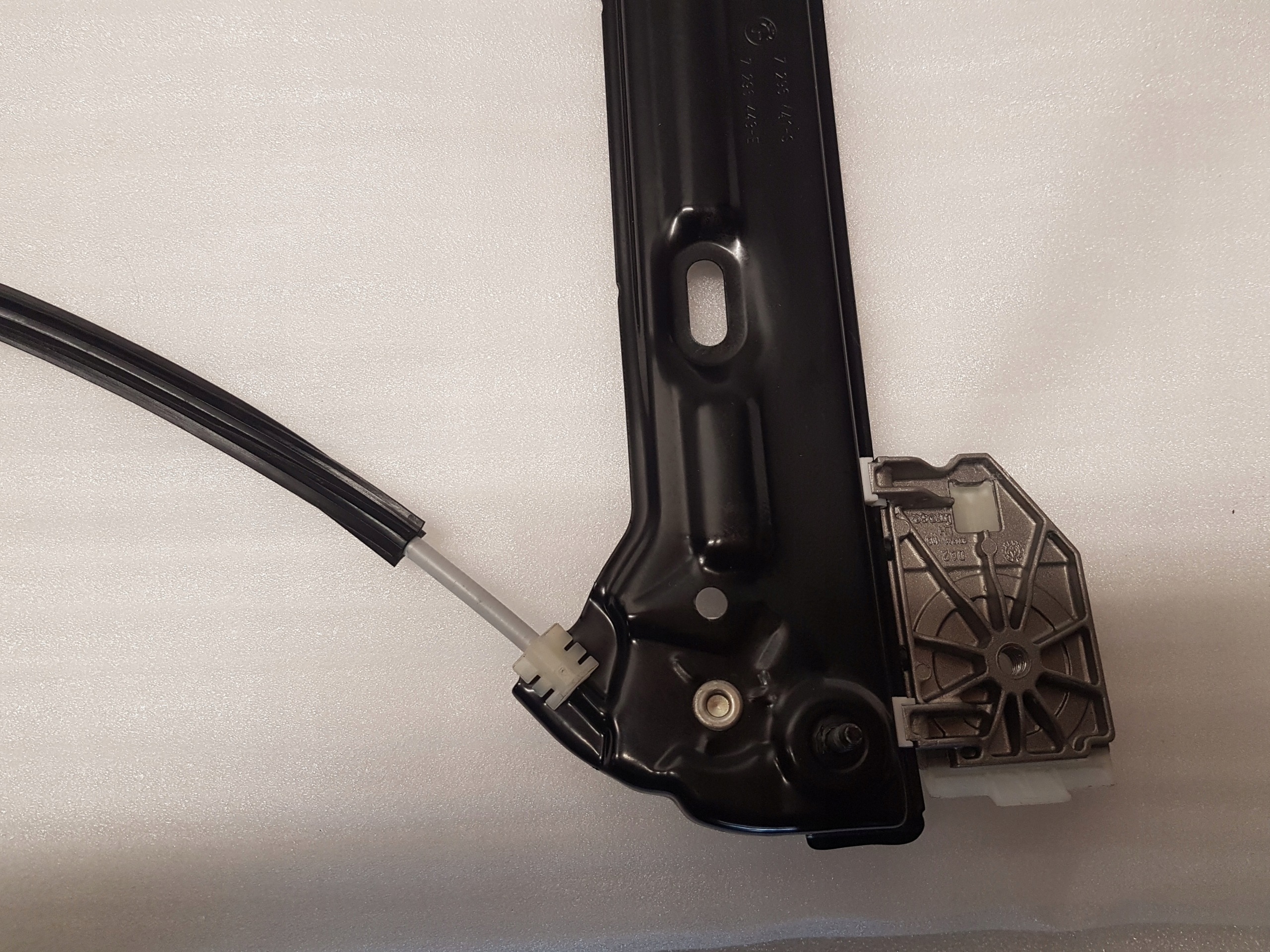 Gestänge fensterhebermotor links vorne MINI F56 7296441