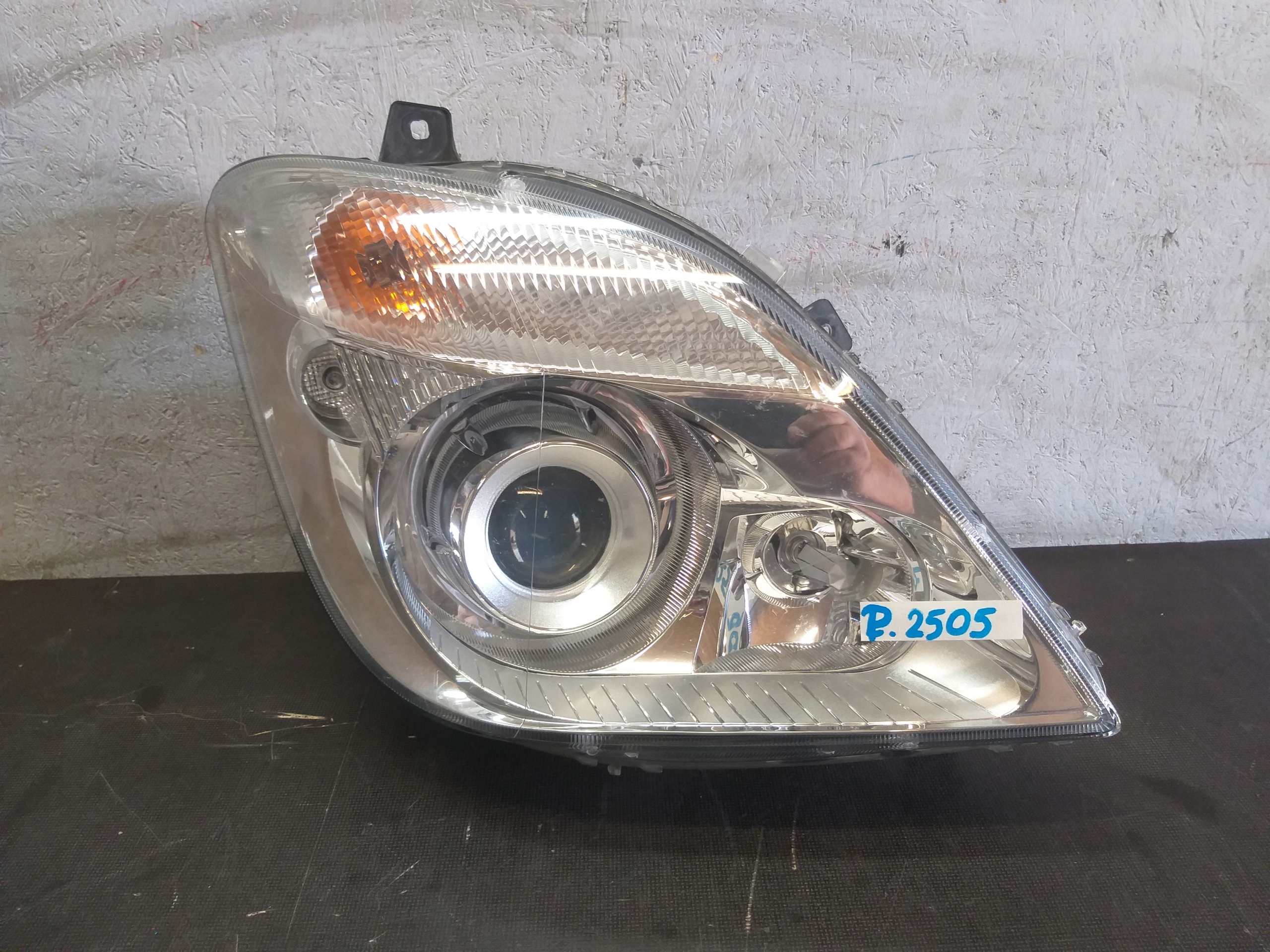 light front right MERCEDES SPRINTER W906 XENON