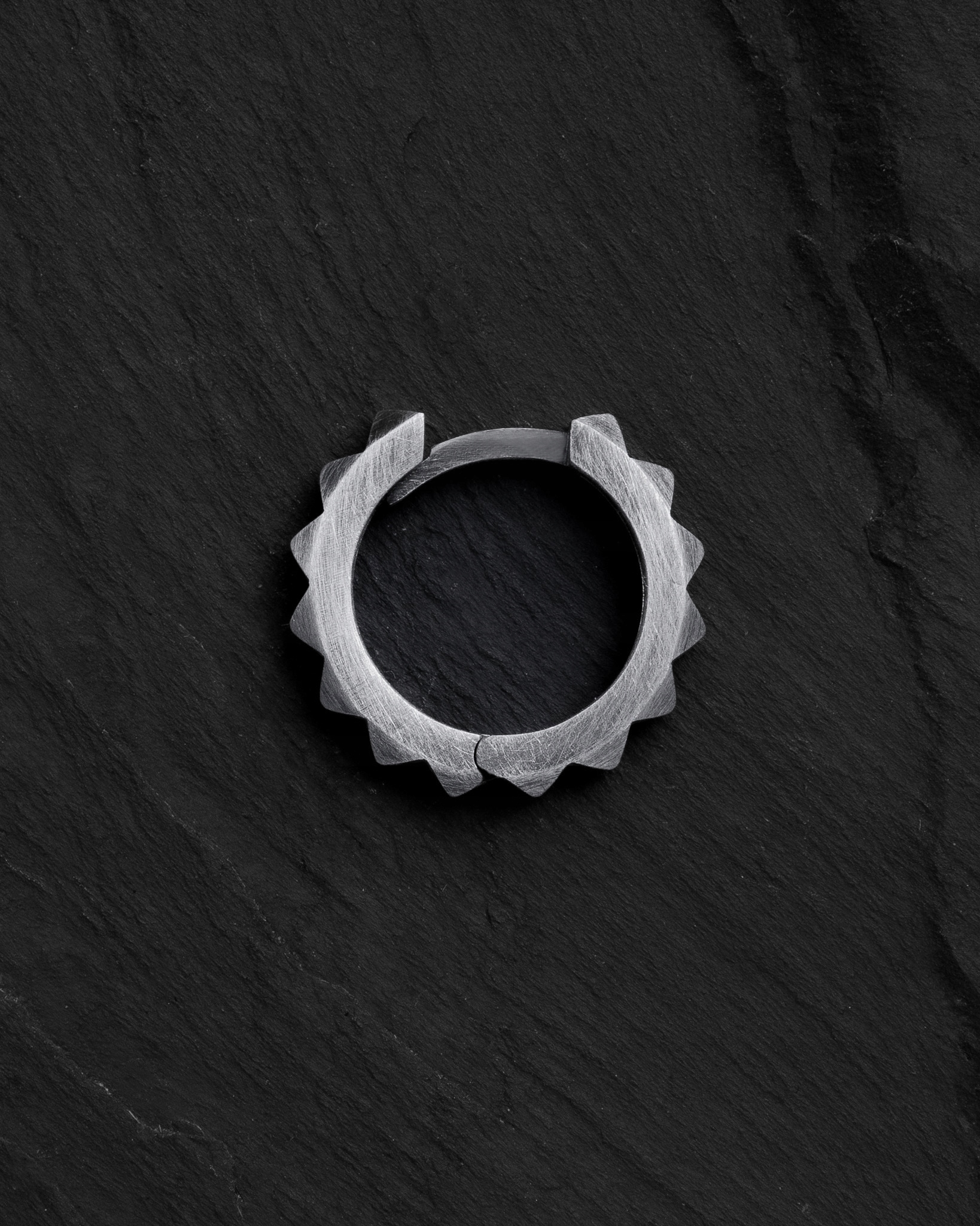 Stříbrná náušnice-kolečko Hard