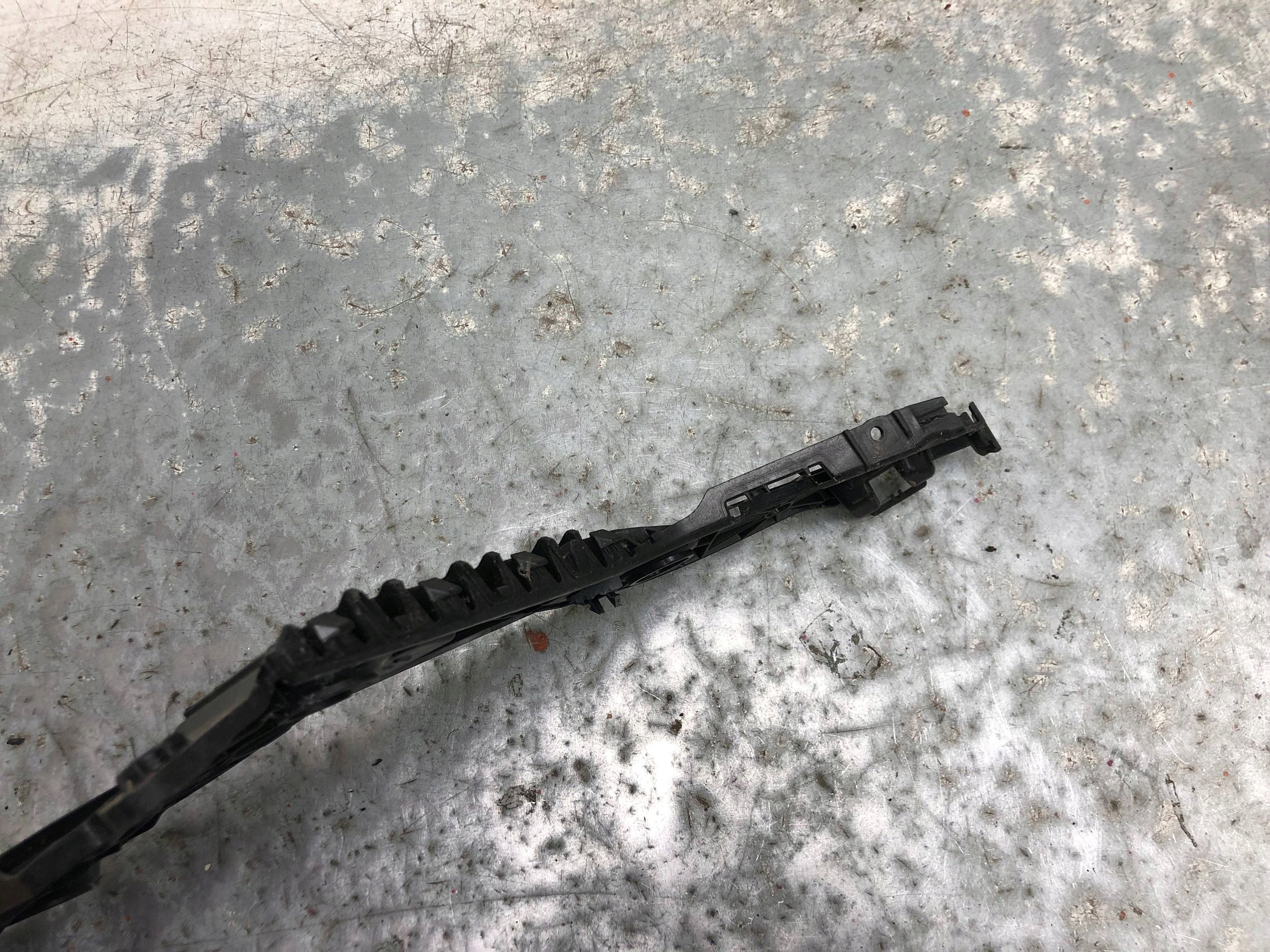 bumper bracket right rear part AUDI E-TRON 4KE807454
