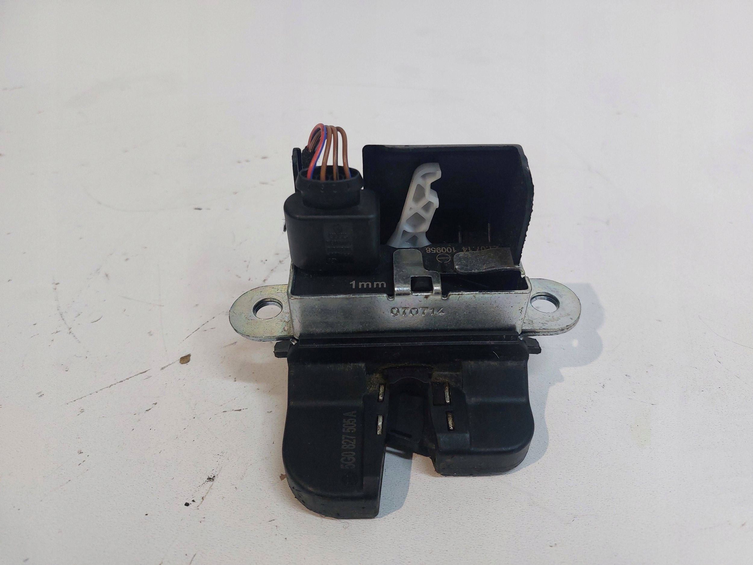 VW GOLF VII KOMBI lock bonnet boot 5G0827505A
