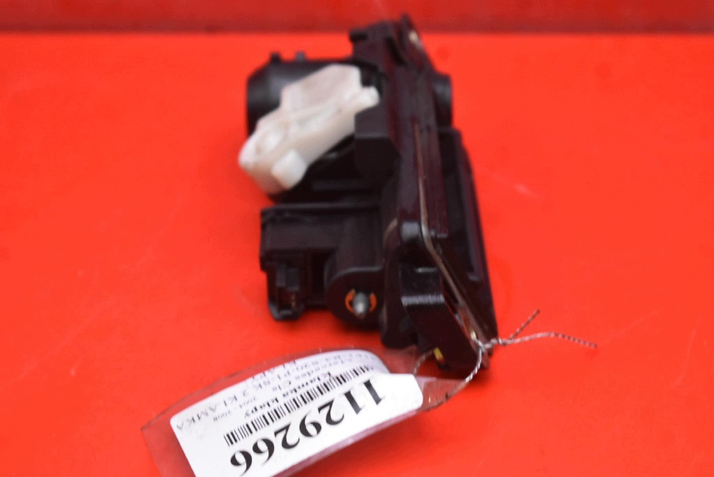 handle bonnet rear part boot A2037500693 MERCEDES CLS C219 04-08