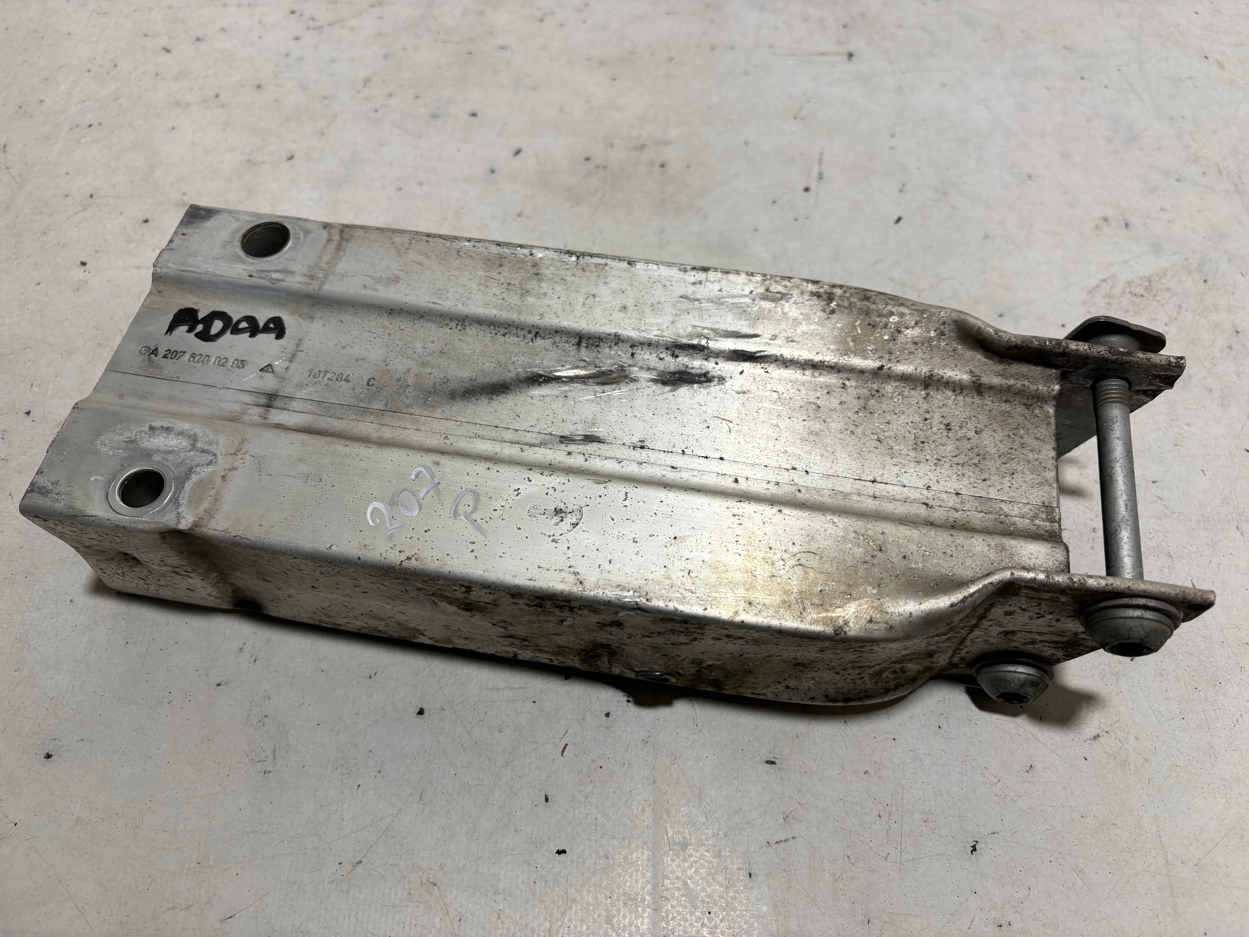 MERCEDES E KLASA W207 C207 beam tips right wall support