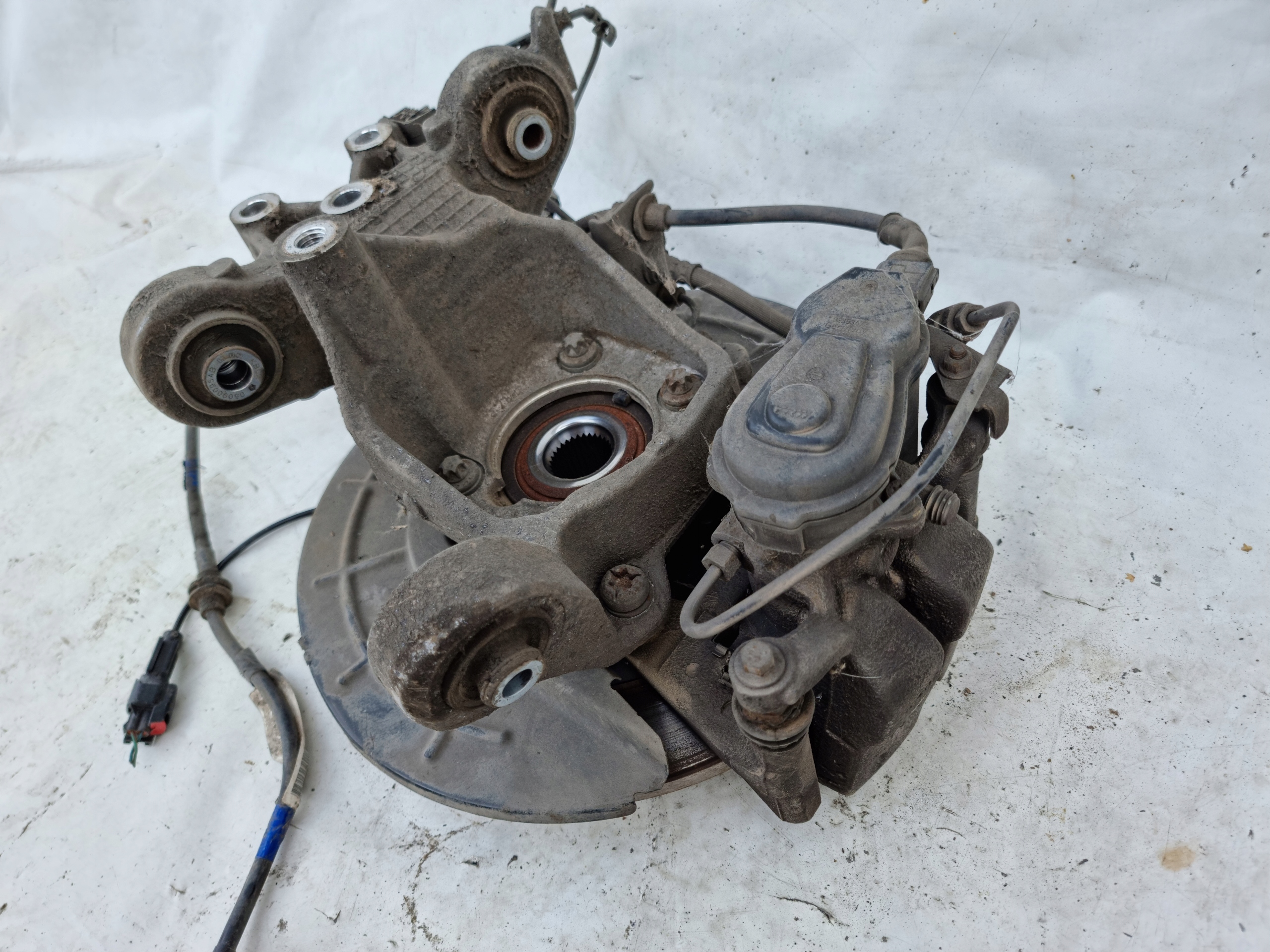 CHEROKEE KL 2.2 поворотный кулак зад