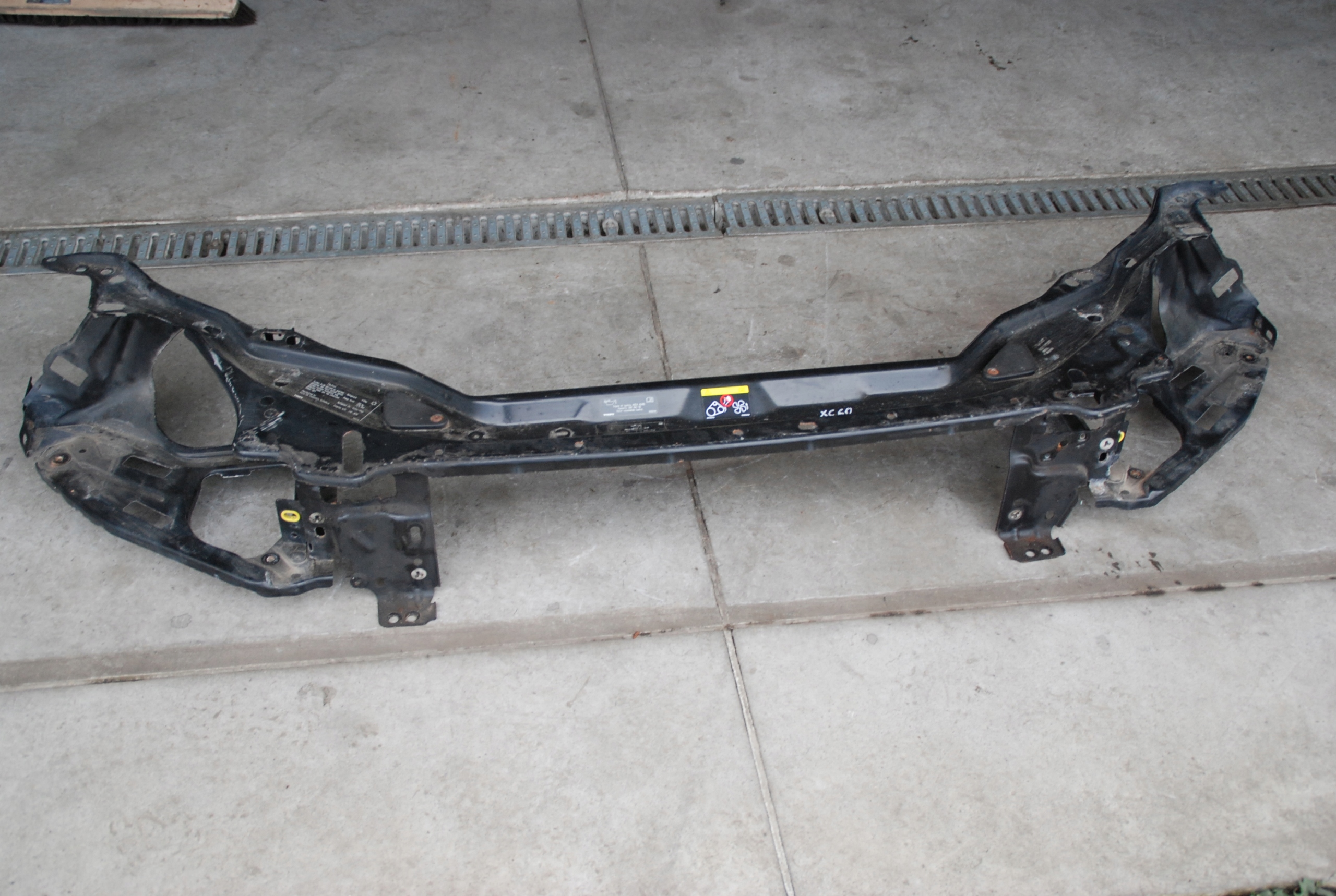 VOLVO XC60 08-13 PAS PRZEDNI WZMOCNIENIE CZOŁOWE