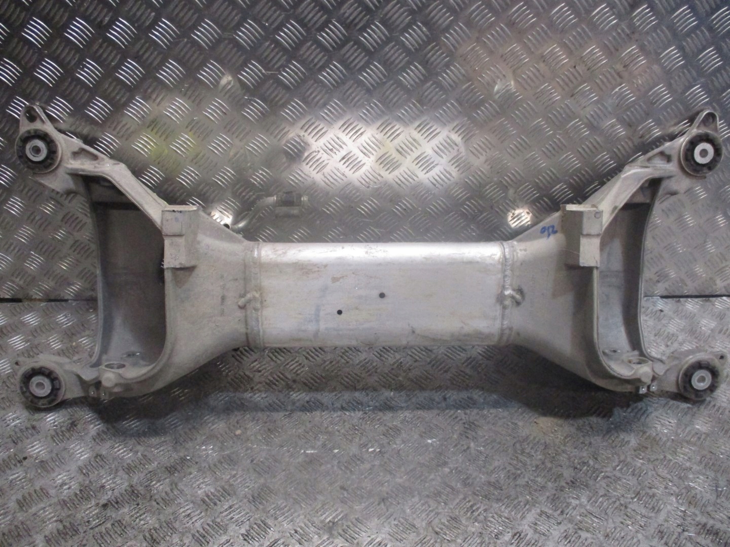 axle beam axle beam subframe CITROEN DS7 2,0HDI rear part