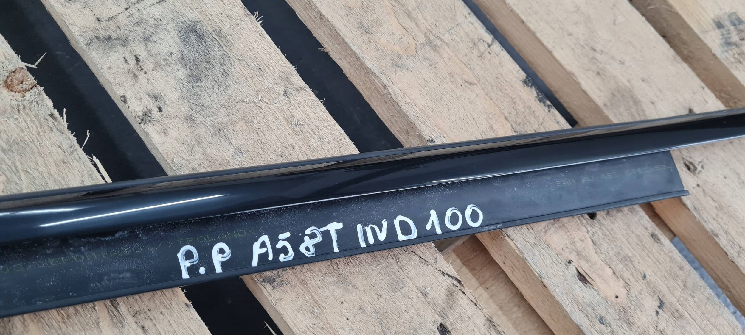 A5 8T LIFT moulding dust door right front SLINE SPORTBACK 8T8853284L