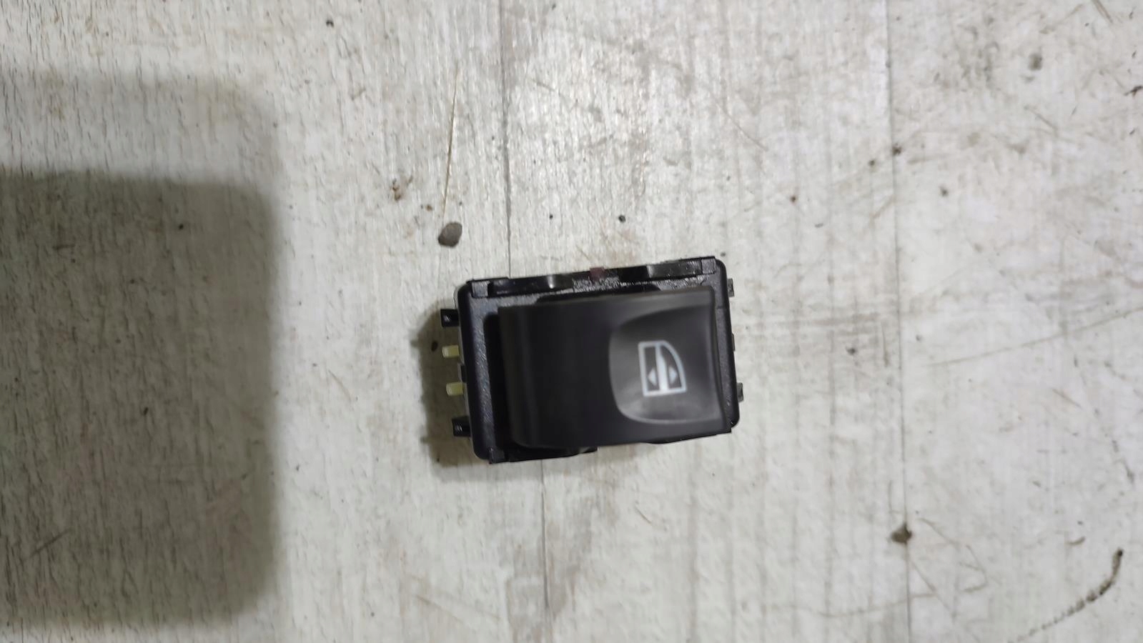 switch windows right front Renault Captur
