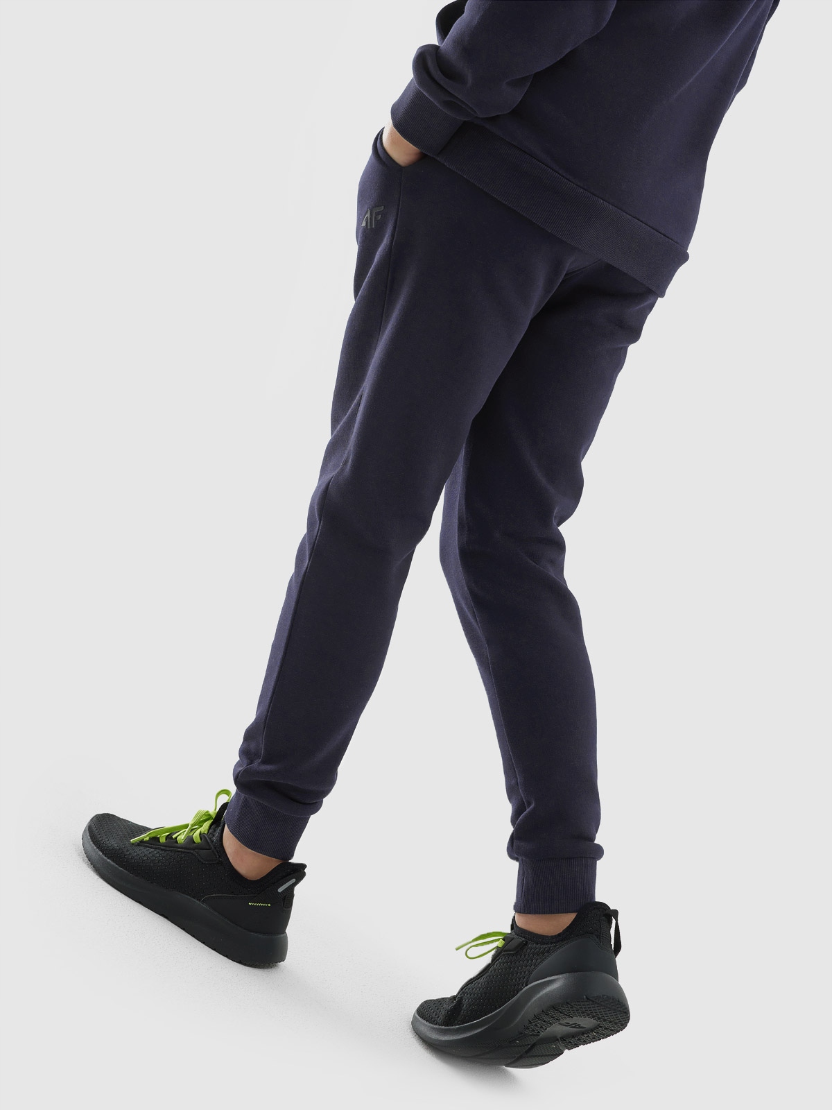 SPODNIE DRESOWE chłopięce 4F JUNIOR TTROM411 134 Odcień granatowy