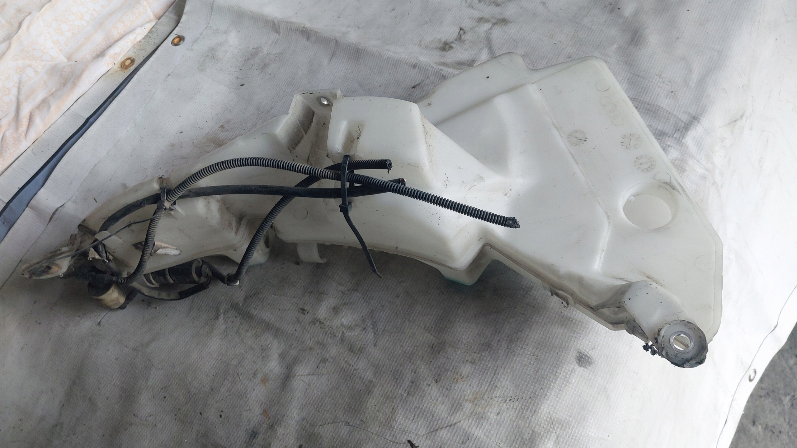 tank of the washer AUDI A6 C6 KOMBI 04-11 4F0955453J 4F0955453K