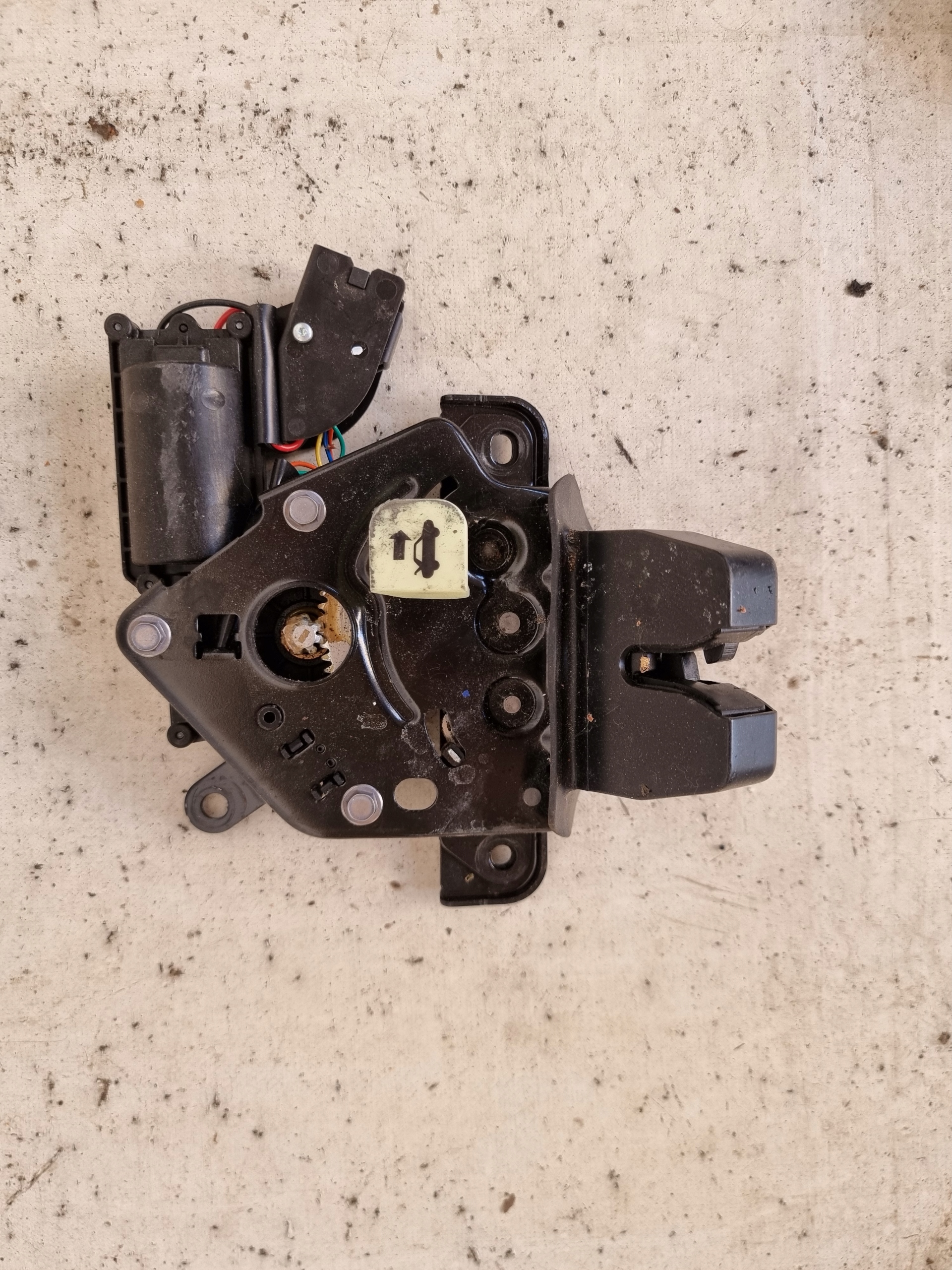 TESLA MODEL 3/Y lock bonnet boot 1500604-00-B