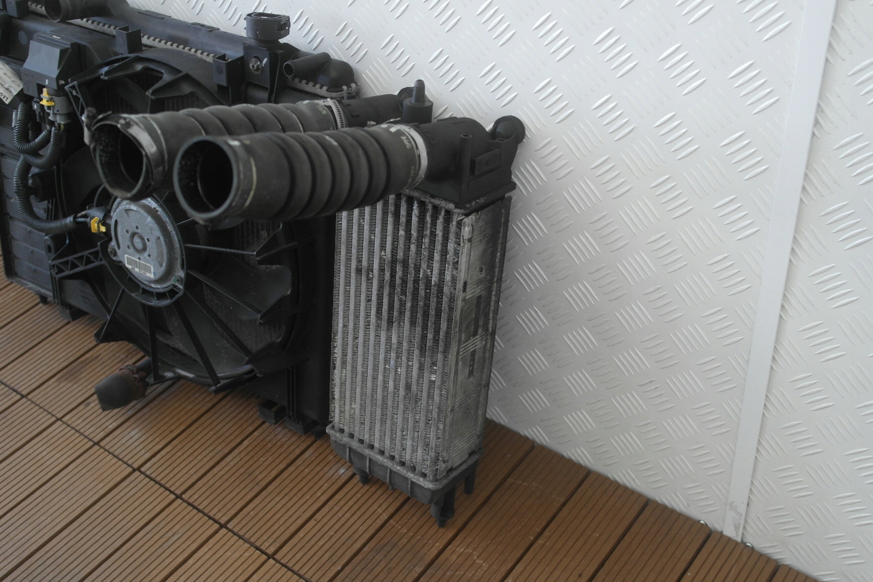 PEUGEOT 508 a 10-18 1.6 E-HDI chladič vody + ventilátor + INTERCOLER