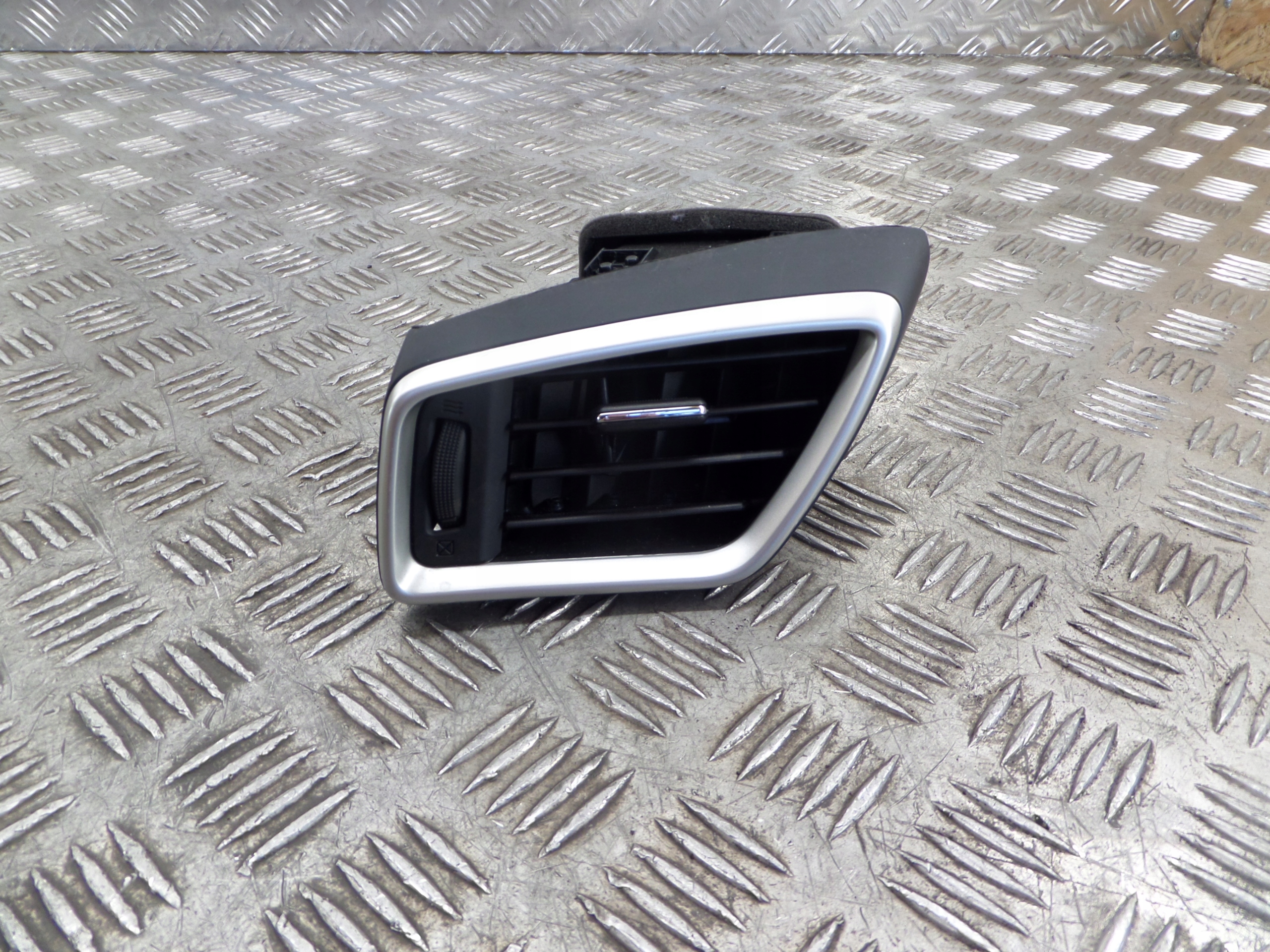 grid air conditioning devices left NISSAN QASHQAI II J11