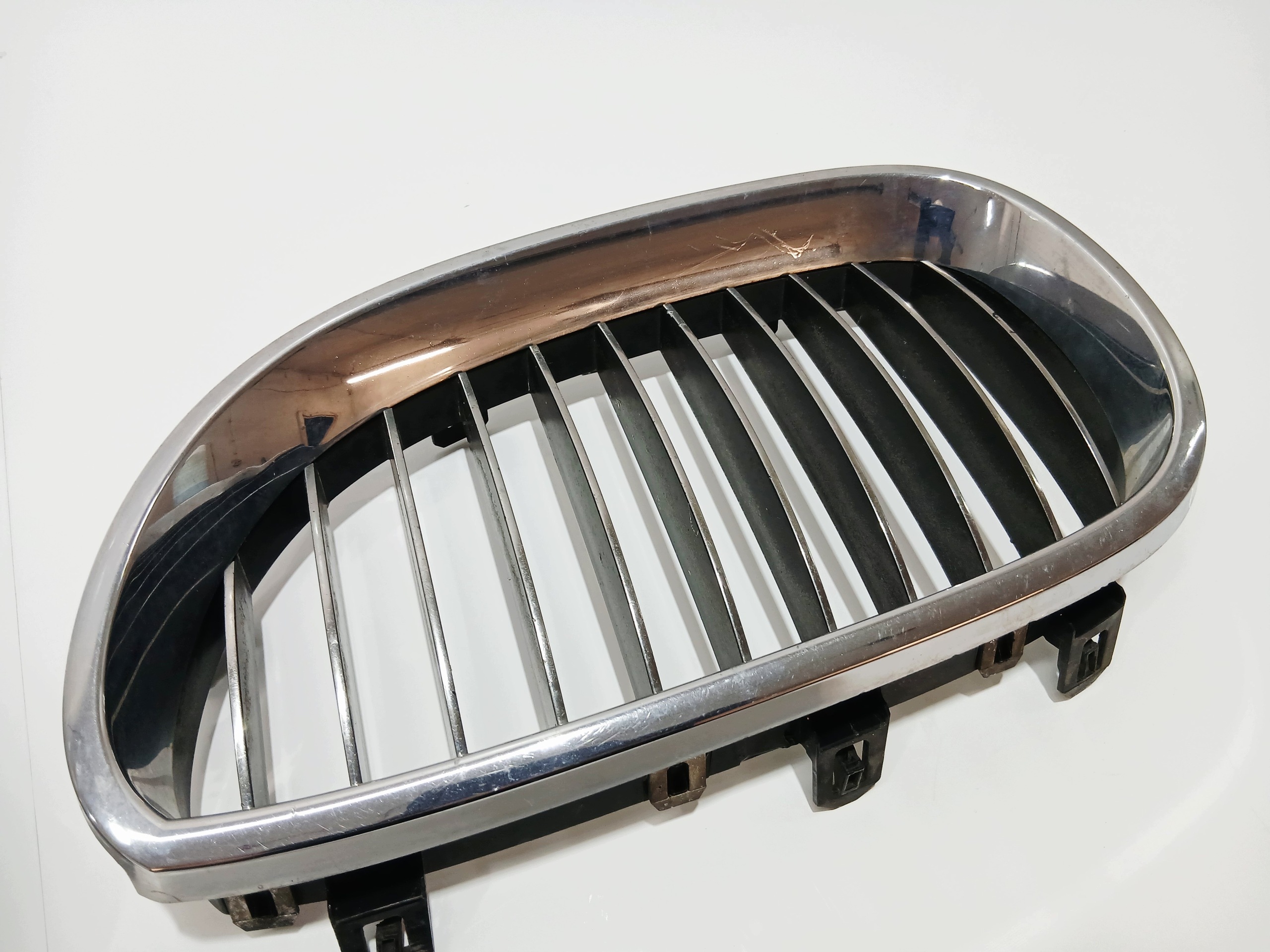 maska bubrezi maska branika prednji dio BMW E60 E61 (0001323) KOMPLET