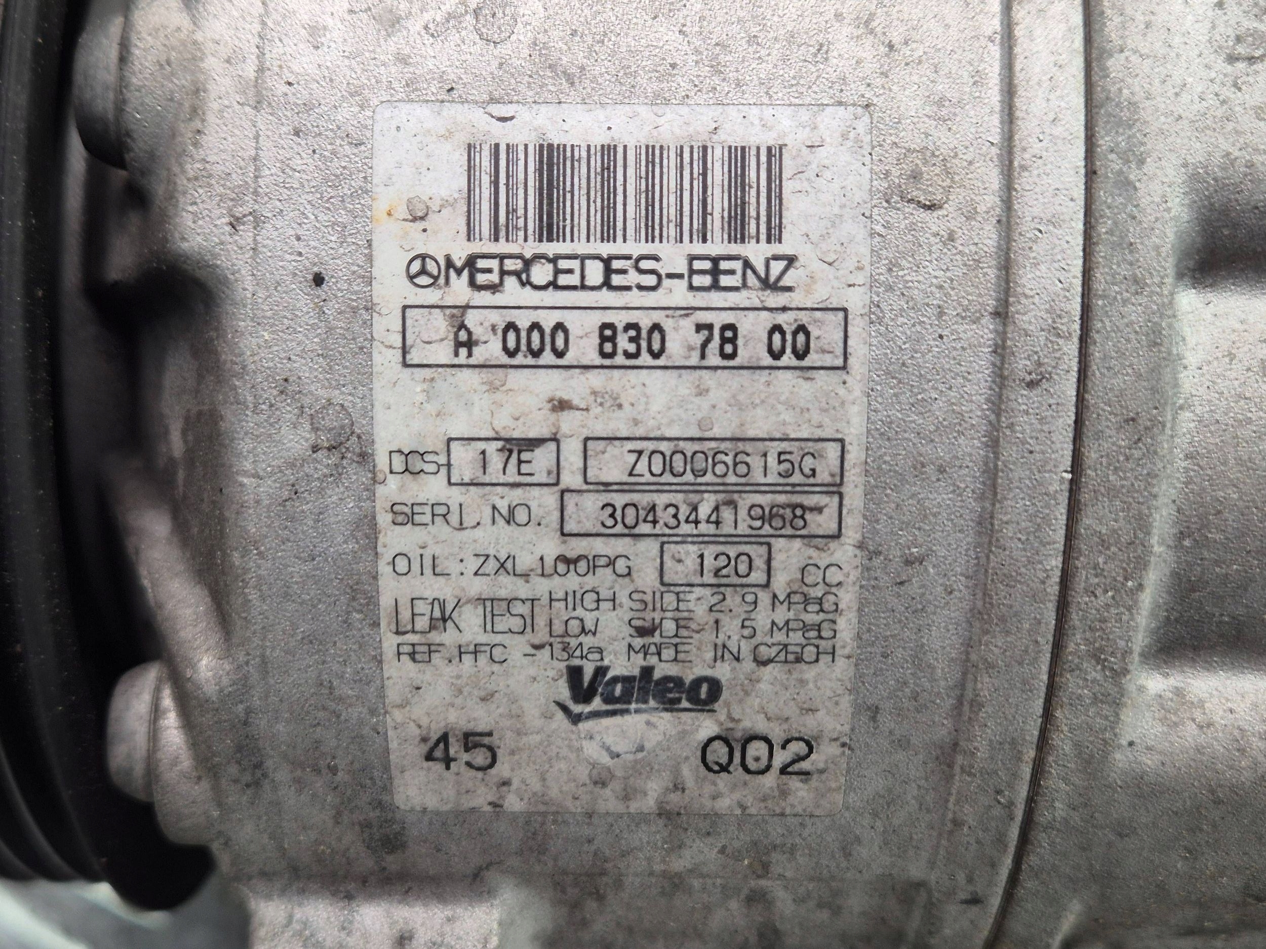 Mercedes E200 CGI W212 compressor; compressor of the air conditioning A0008307800