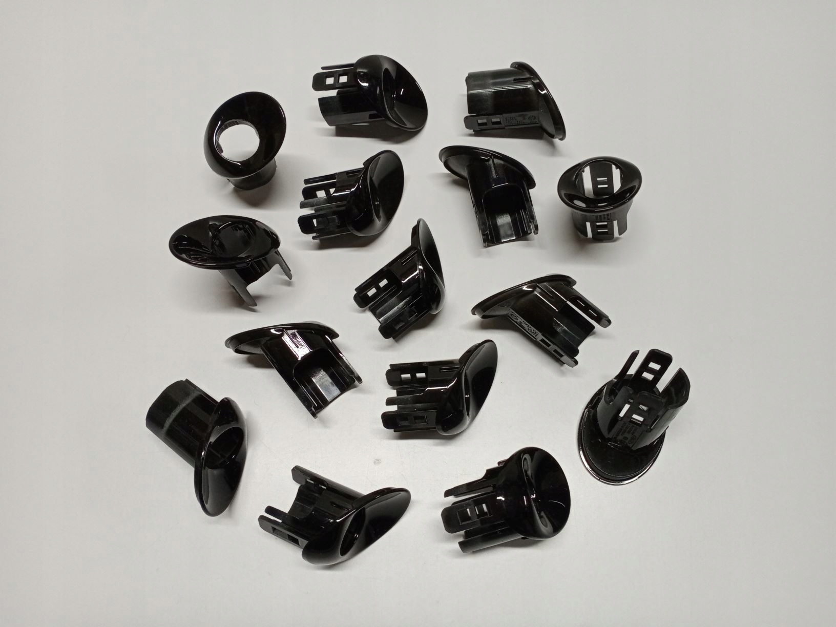 FOCUS MK3 KOMBI ST - KOSZYK CZUJNIKA PDC TYLNEGO