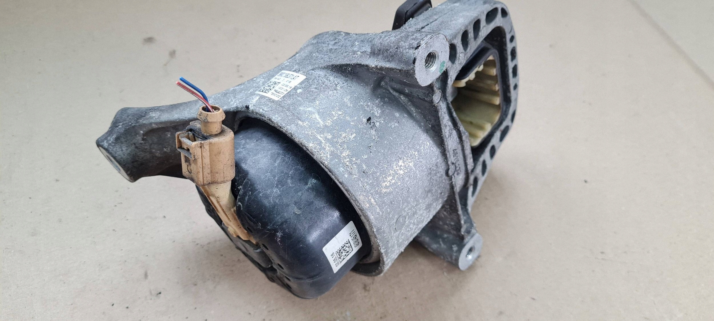 A4 B9 8W engine mount left 2.0 TDI 8W0199371AT A5 8W