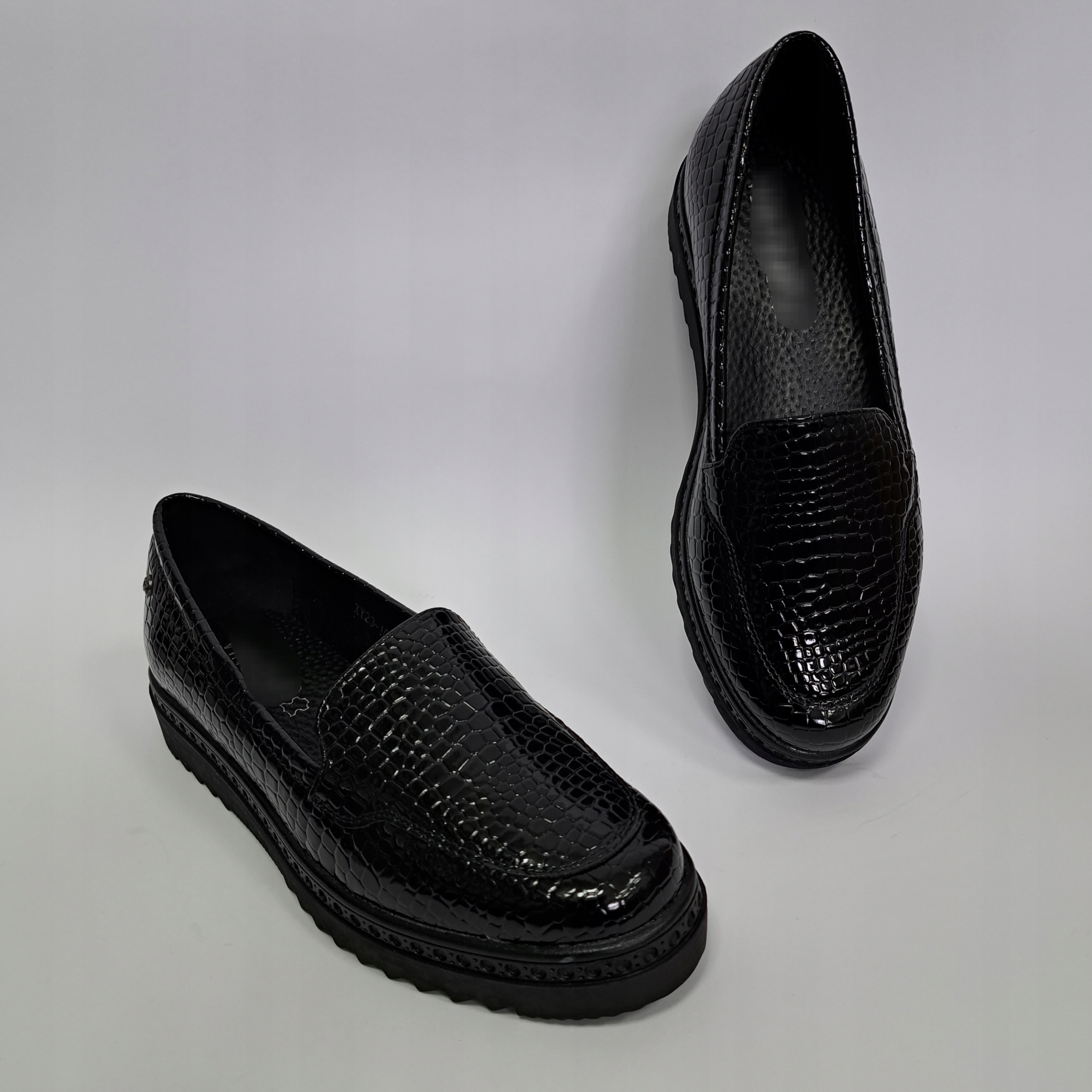 Mokasyny lakierowane krokodyl r.39 Nosek okrągły