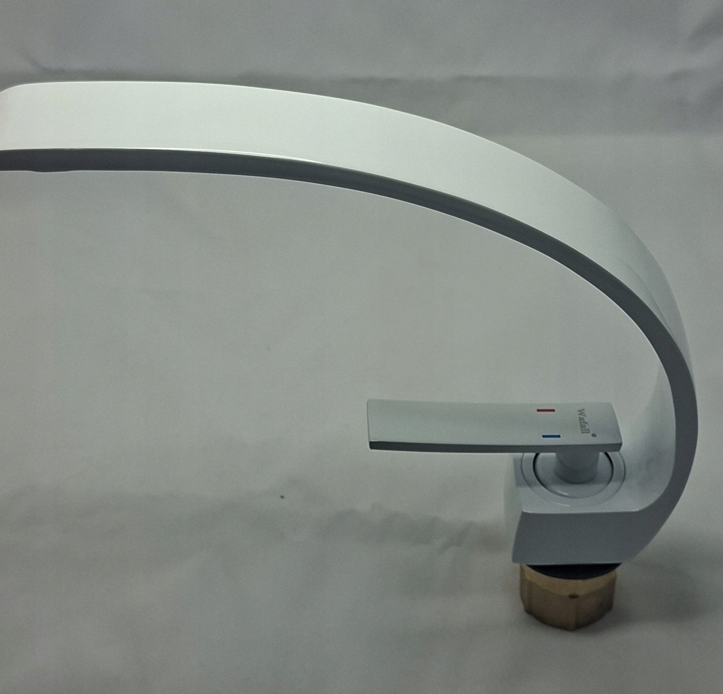 Bateria umywalkowa Tepe biała jednouchwytowa stojąca stała