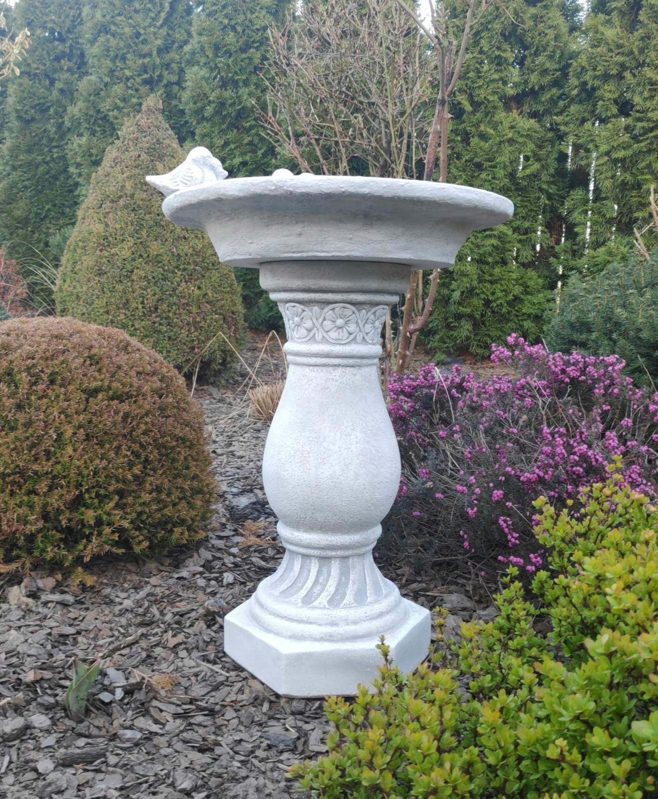 Poidełko dla ptaków z betonu architektonicznego - ozdoba ogrodowa - tarasu Kod producenta 737