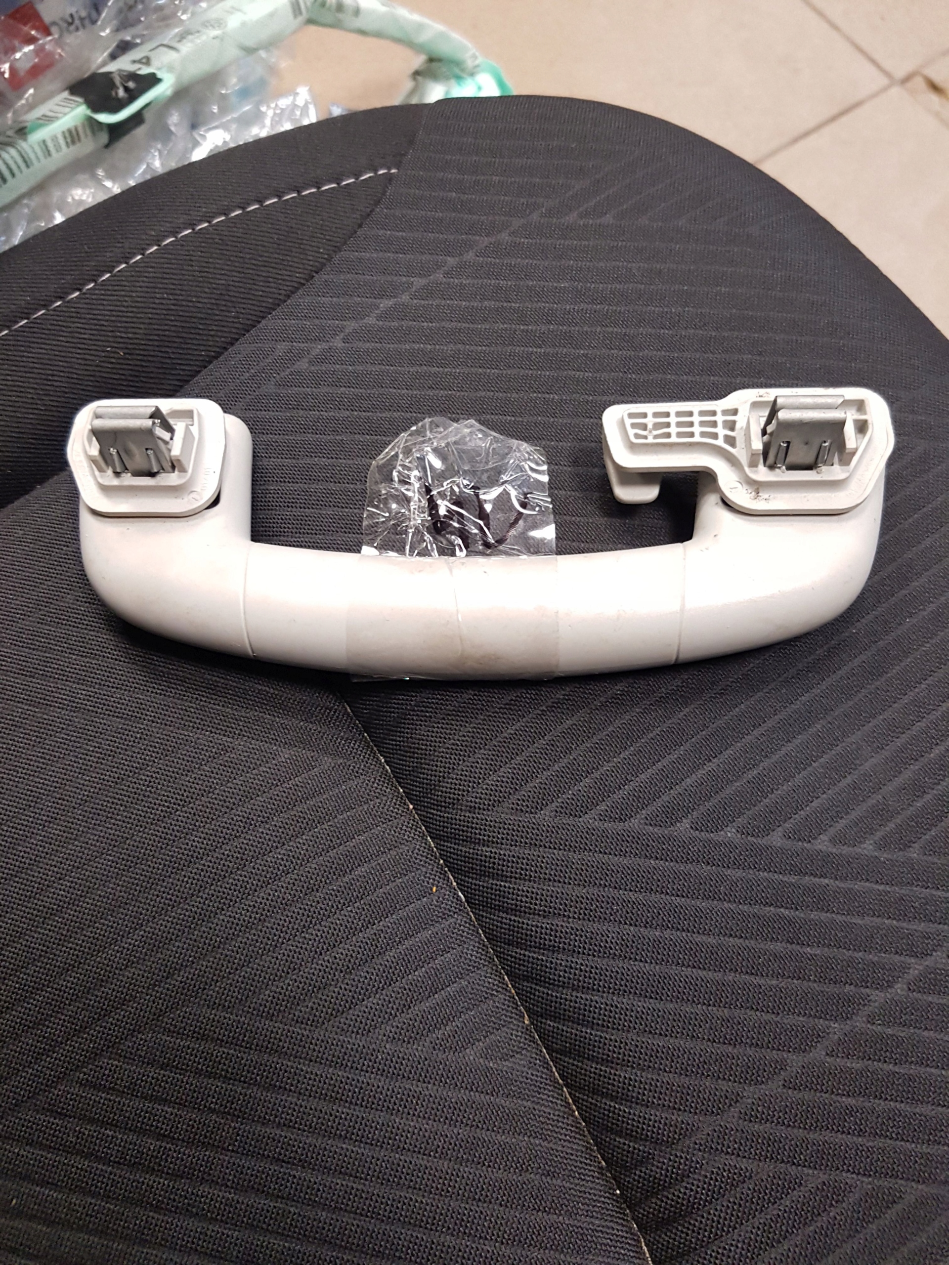 RĄCZKA UCHWYT PODSUFITKI VW T-ROC 2G0857643