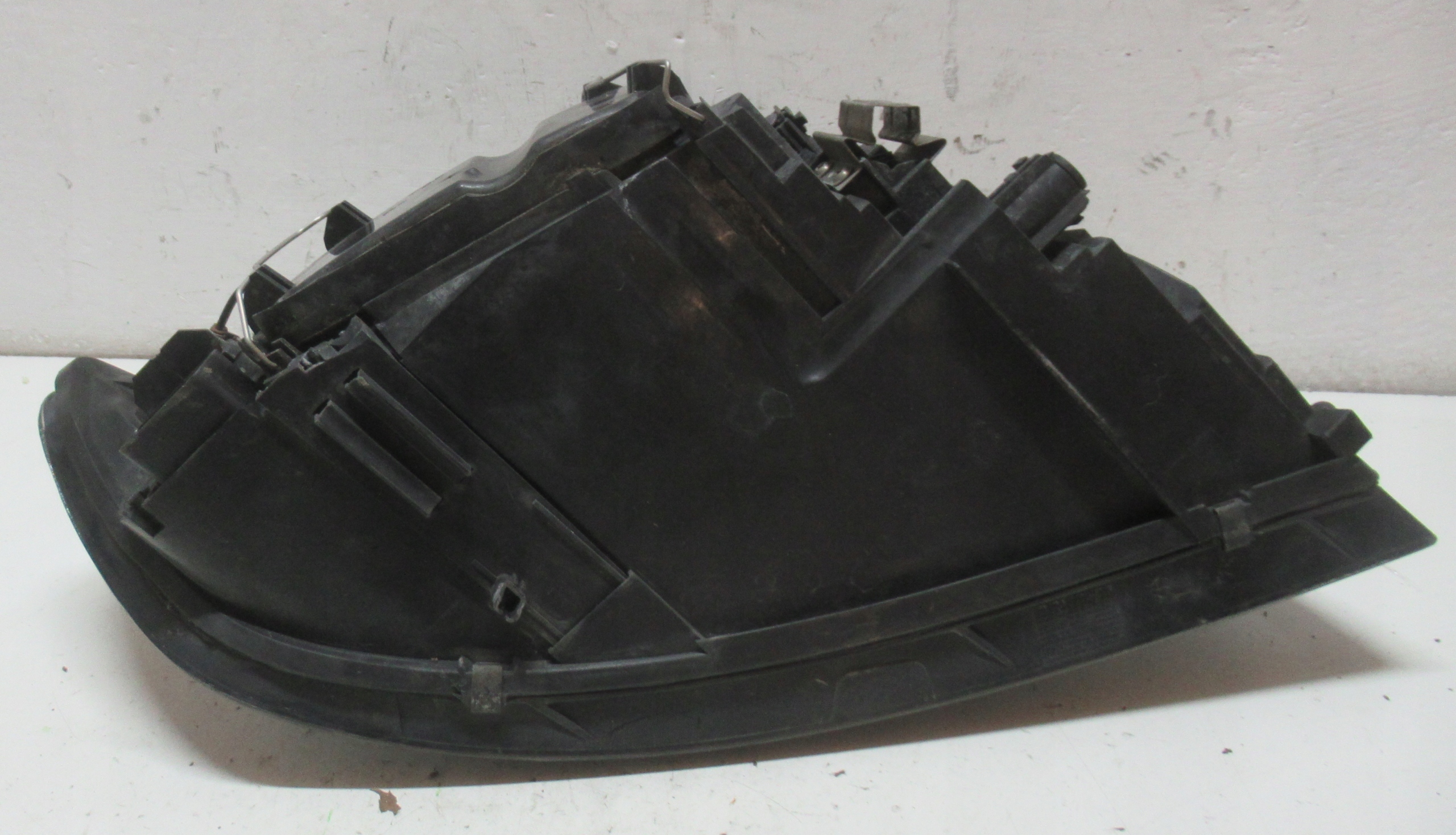 VOLVO V50 2.4 D 06R light left front XENON 3069889