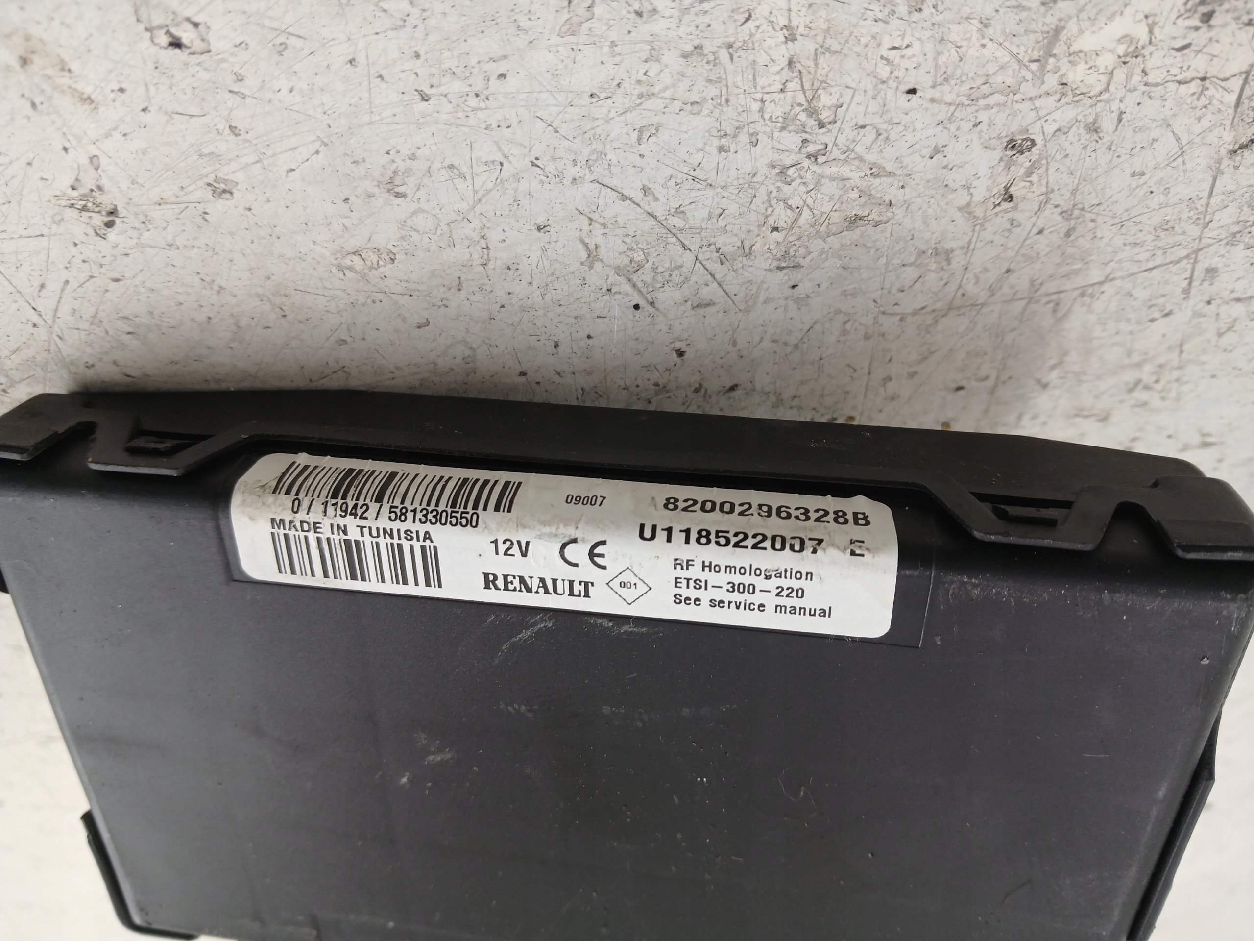 DACIA SANDERO et Unité commande confort 8200296328B