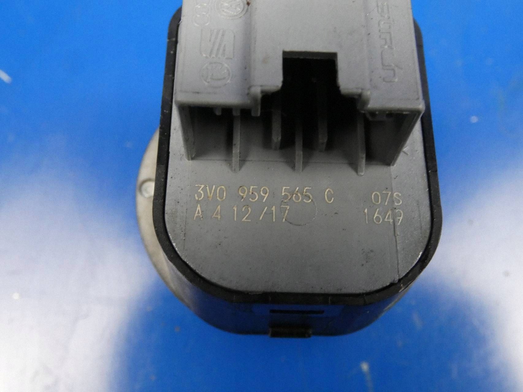 SKODA SUPERB III 3V button control of mirrors