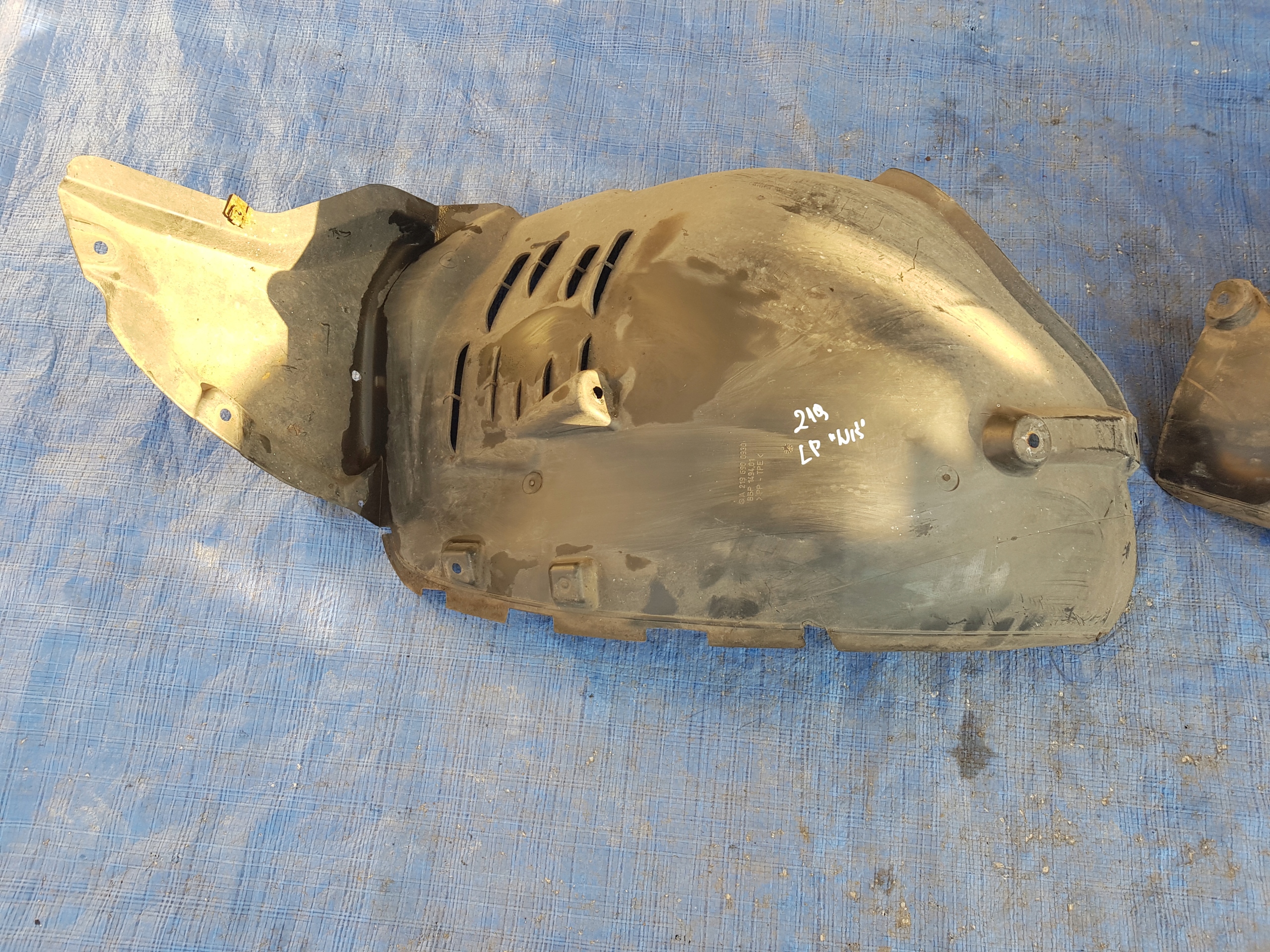 mudguard left front MERCEDES CLS W219 2196900930 2196900530
