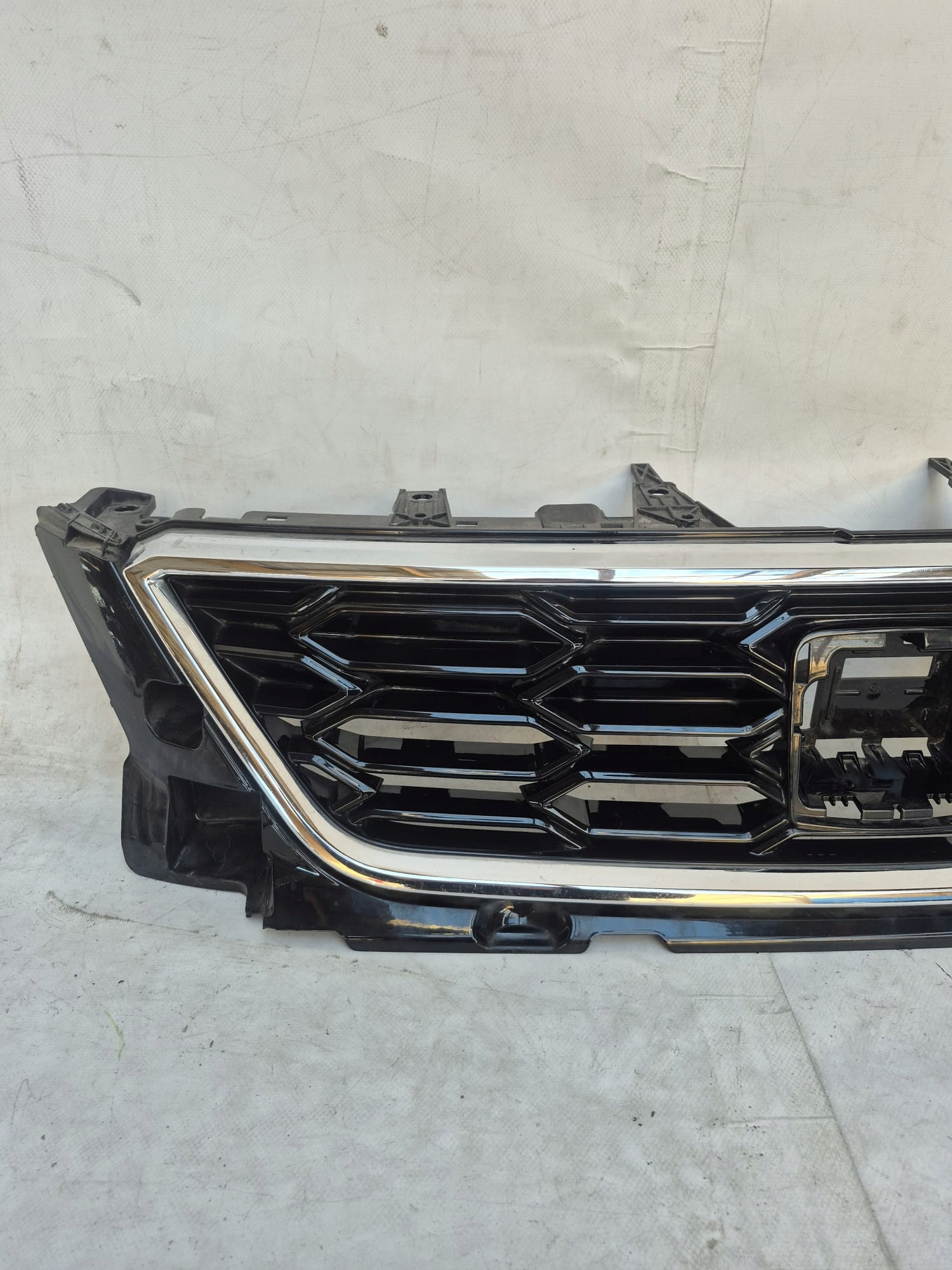 SEAT ATECA 575 FR 16- grill grille radiator 575853654E