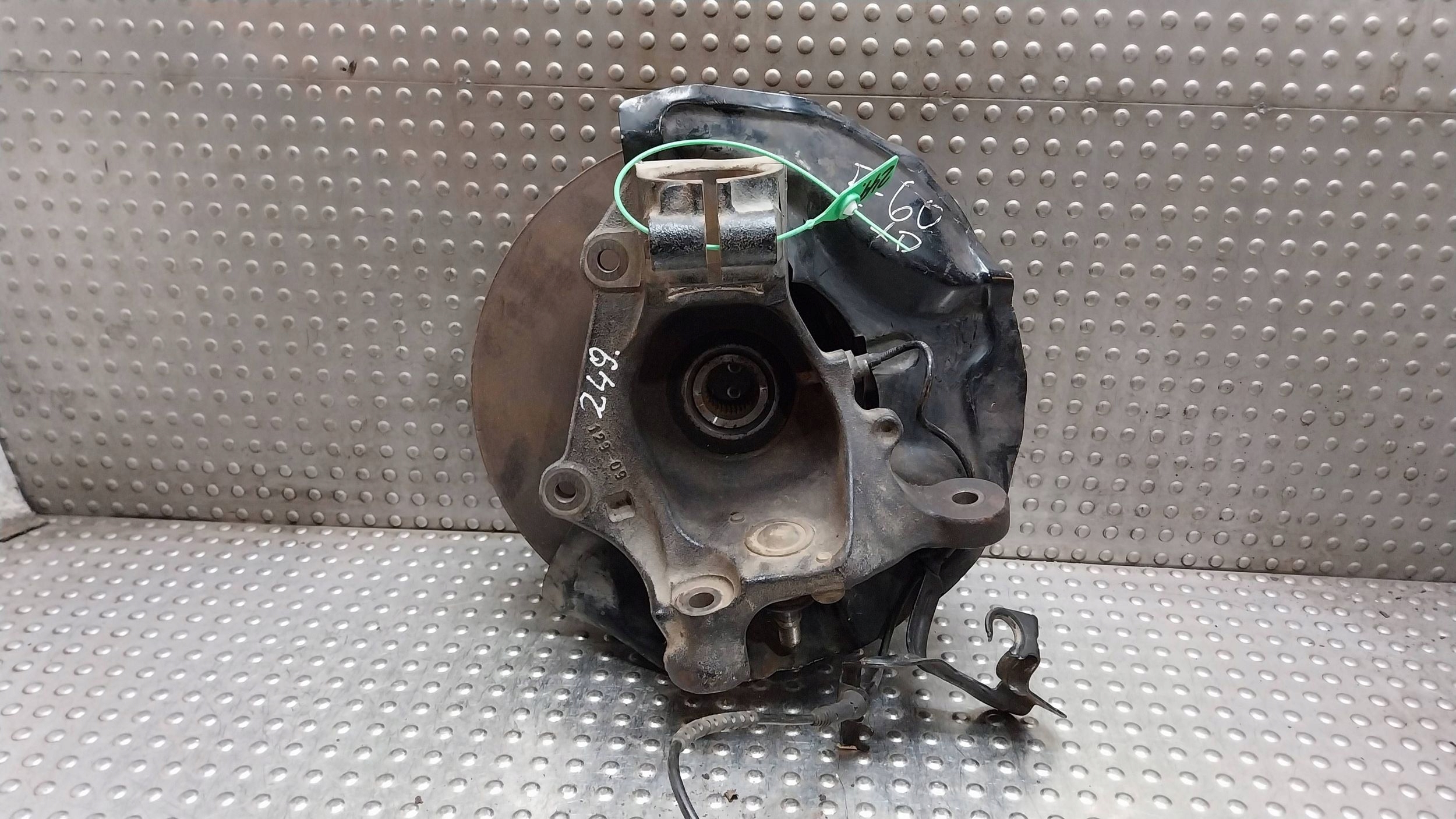 otoč čepu levý předek 6768315 BMW E60 E61 XDRIVE