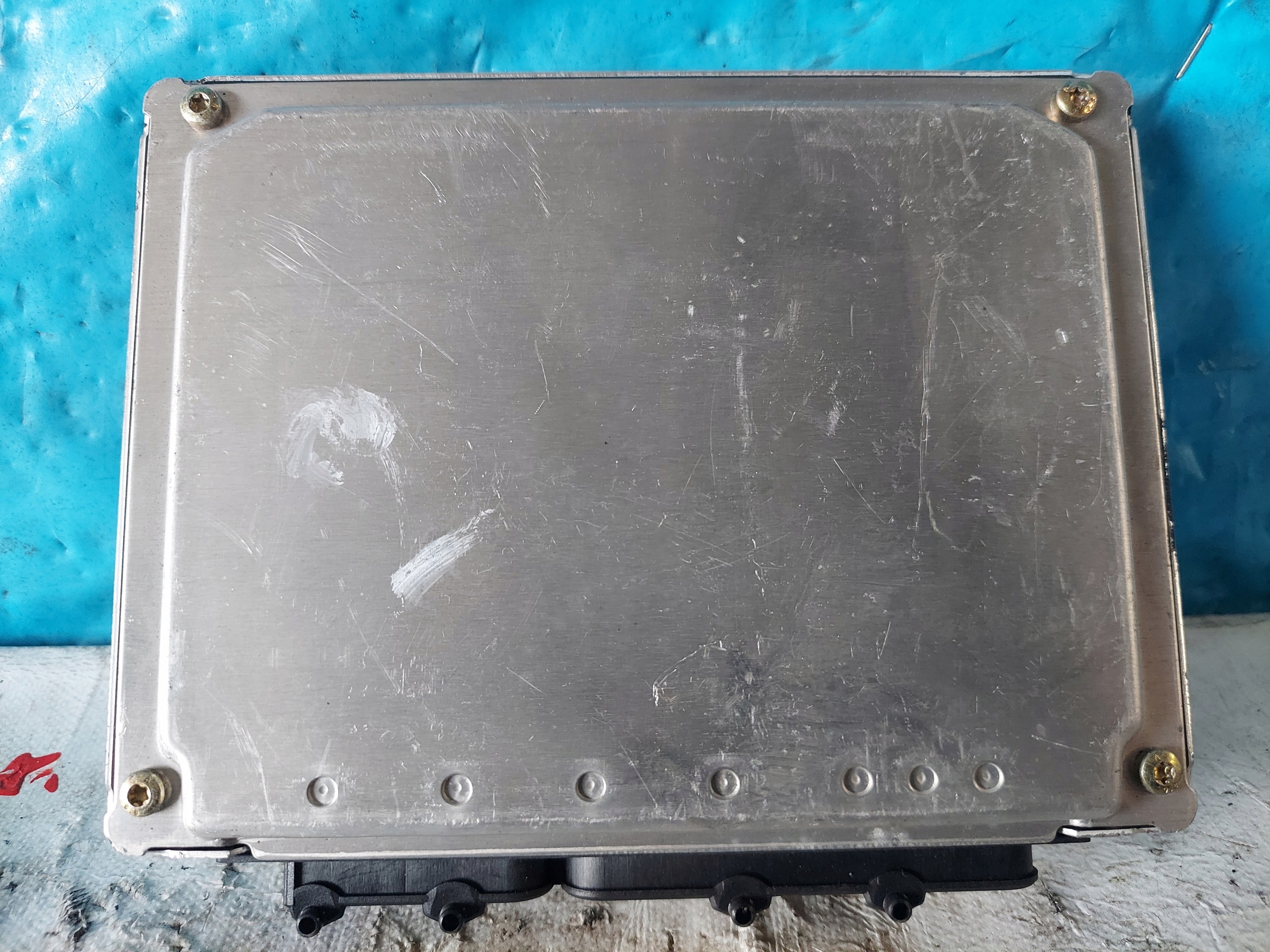 A4 B5 2.4 B 4B0907552C control unit of the engine